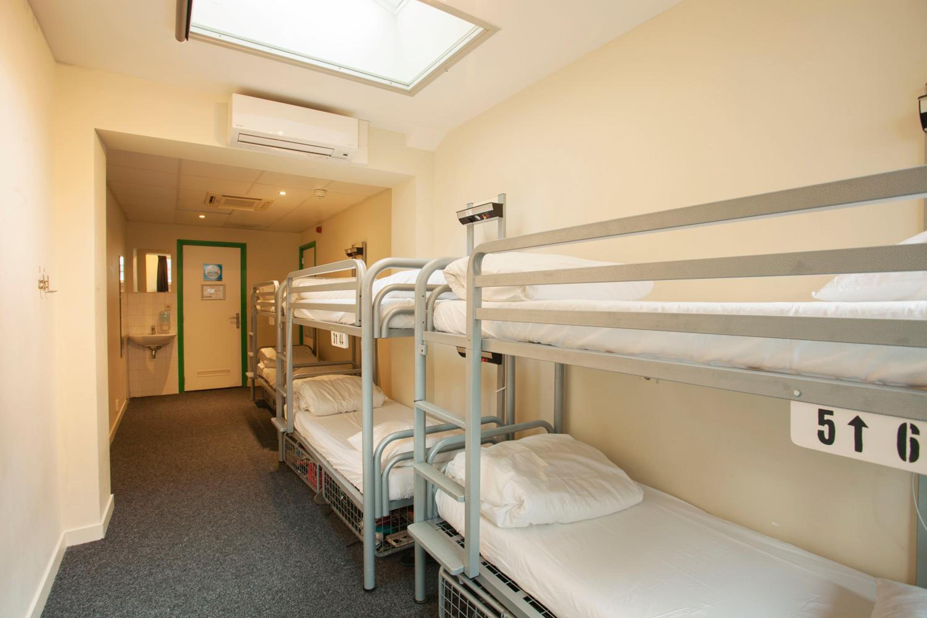 Bed in 6-Bed Dormitory Room photo 2