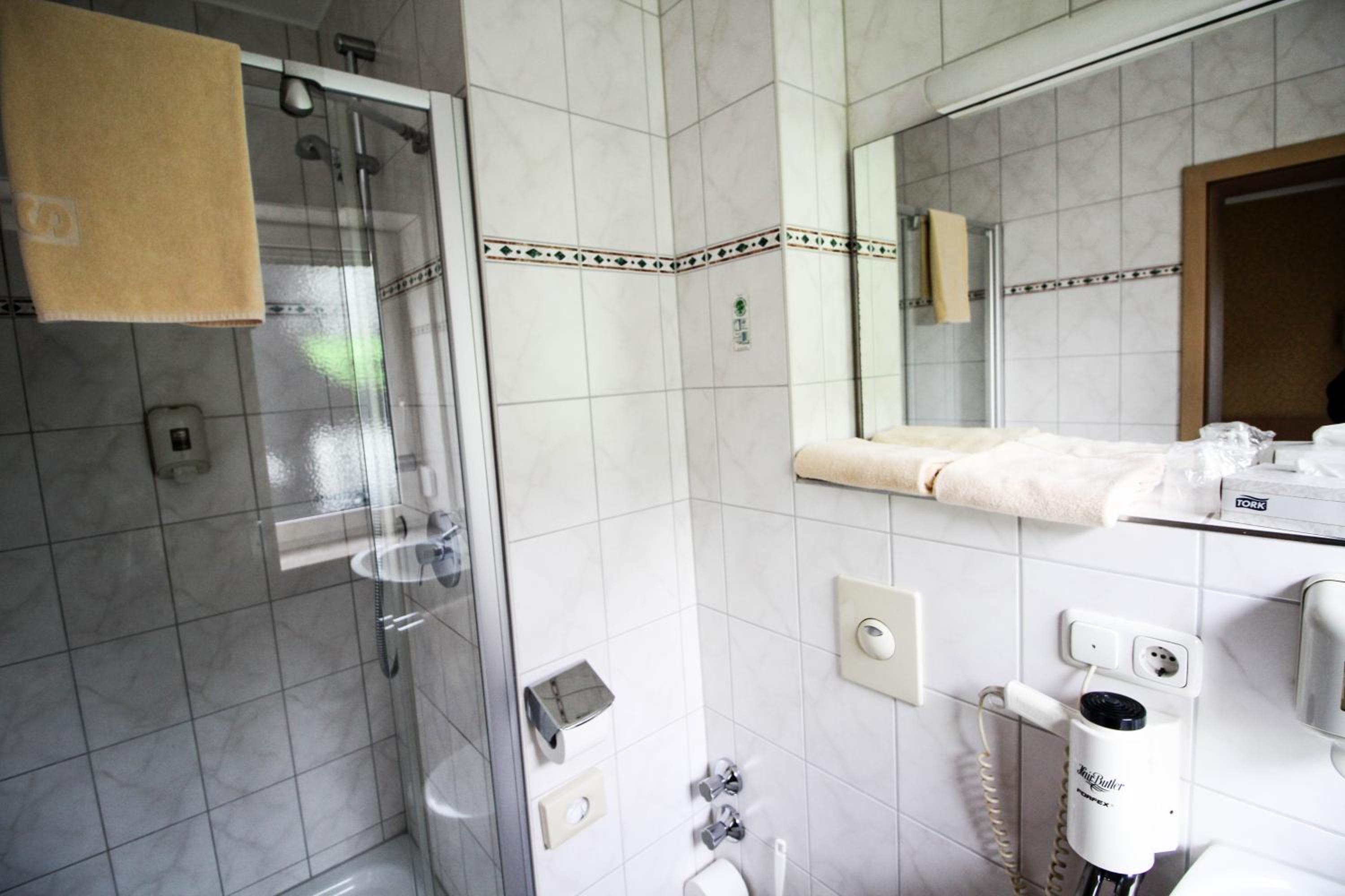 Twin Room - Photo 8