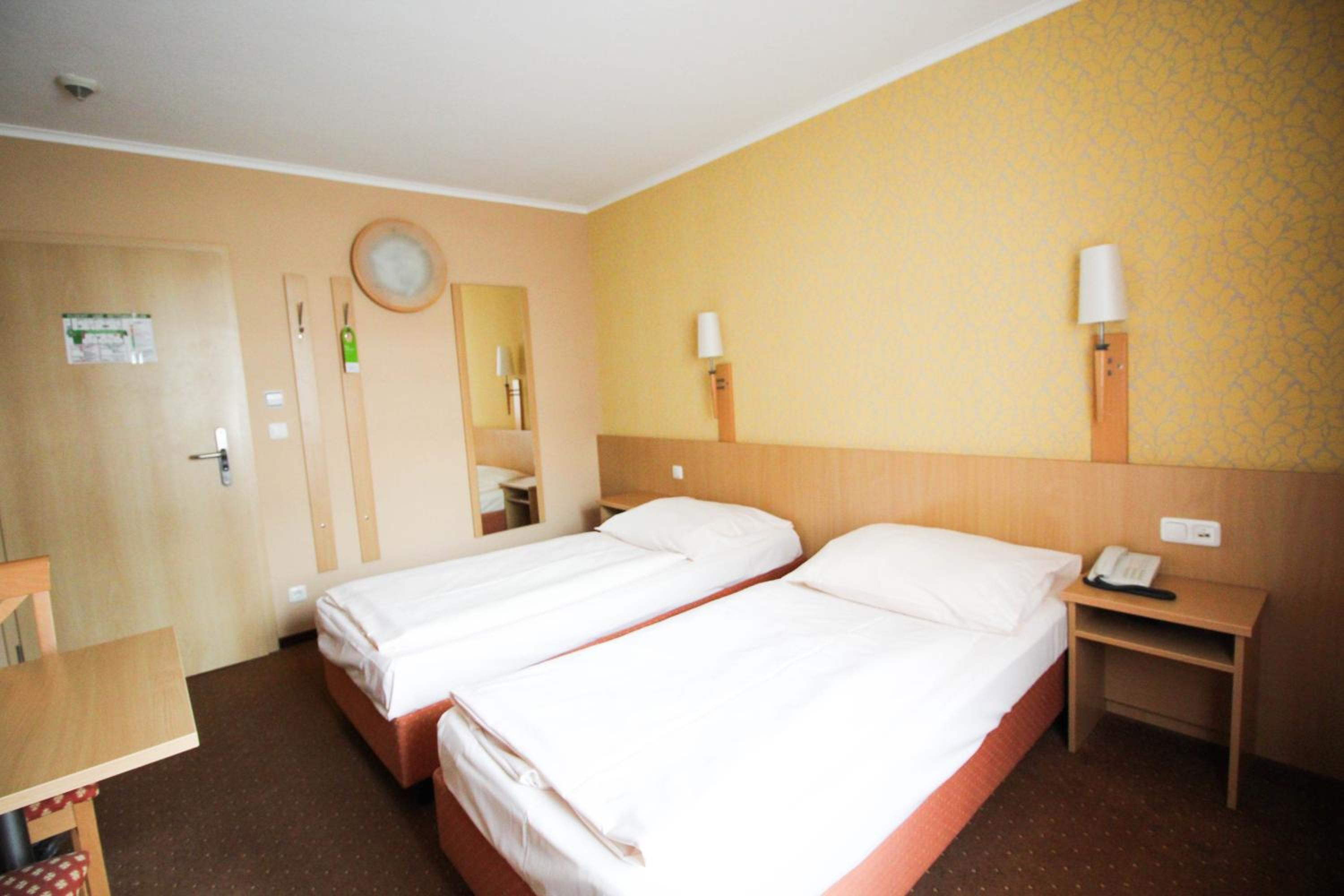 Twin Room - Photo 5