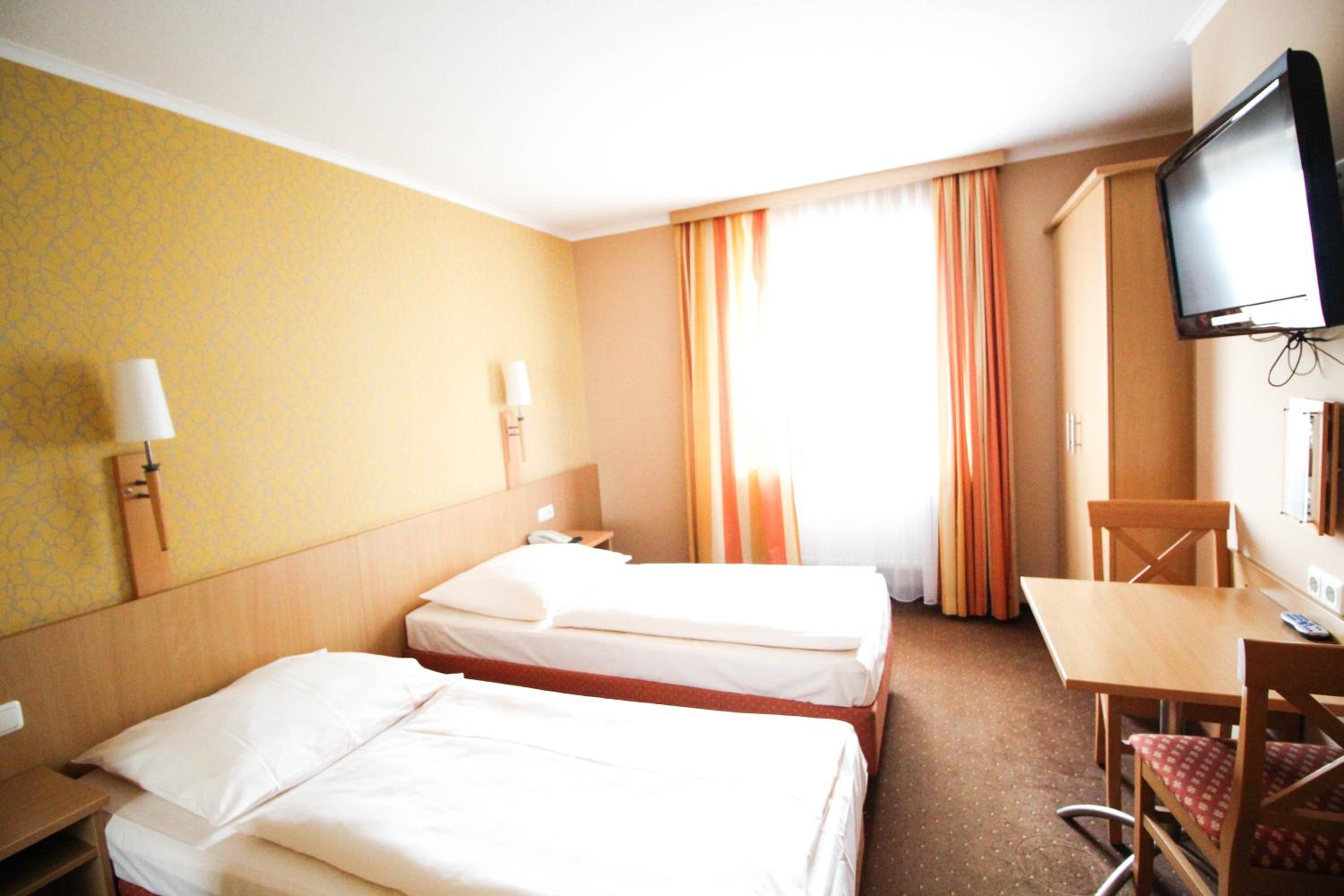 Twin Room - Photo 7