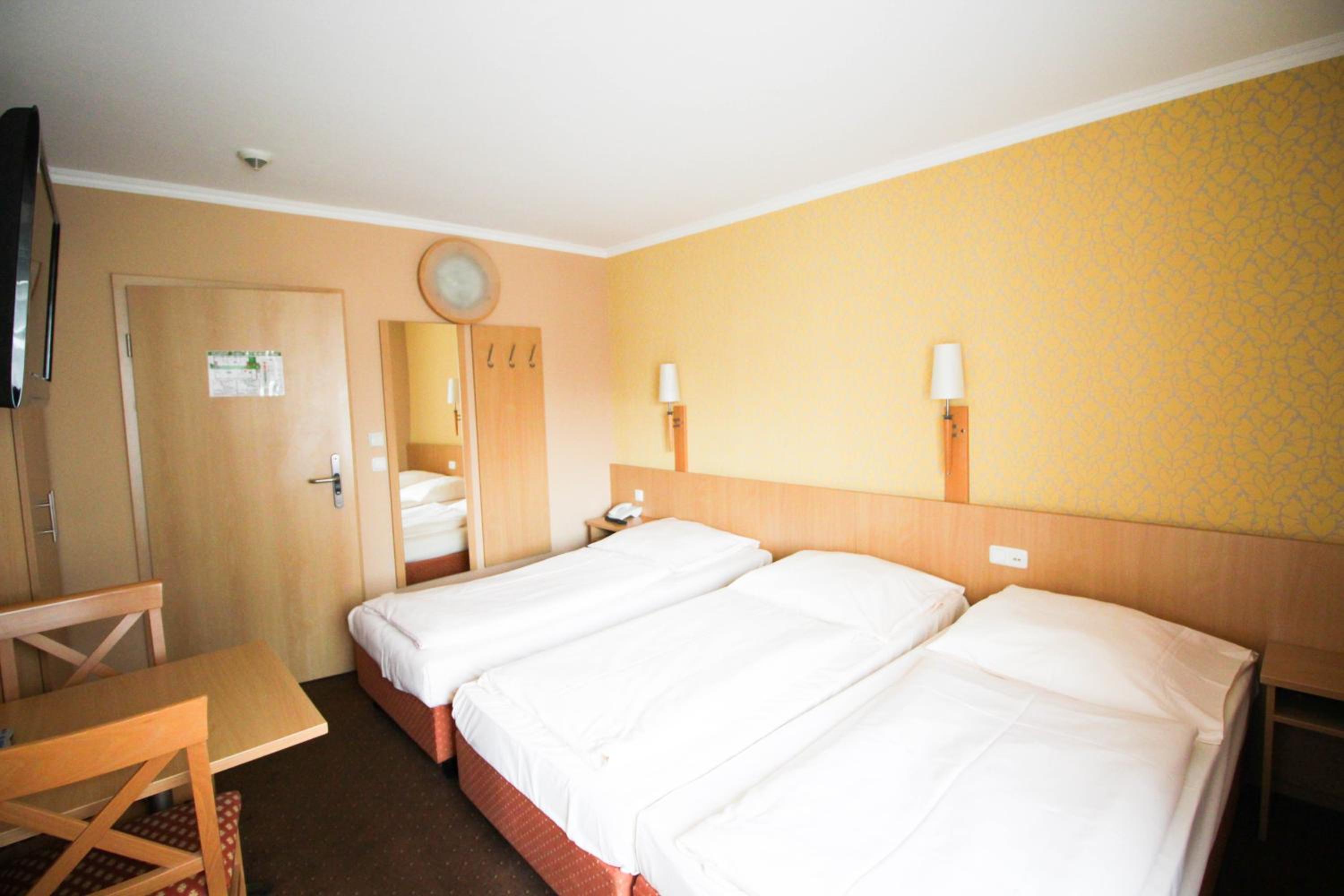 Triple Room - Photo 5