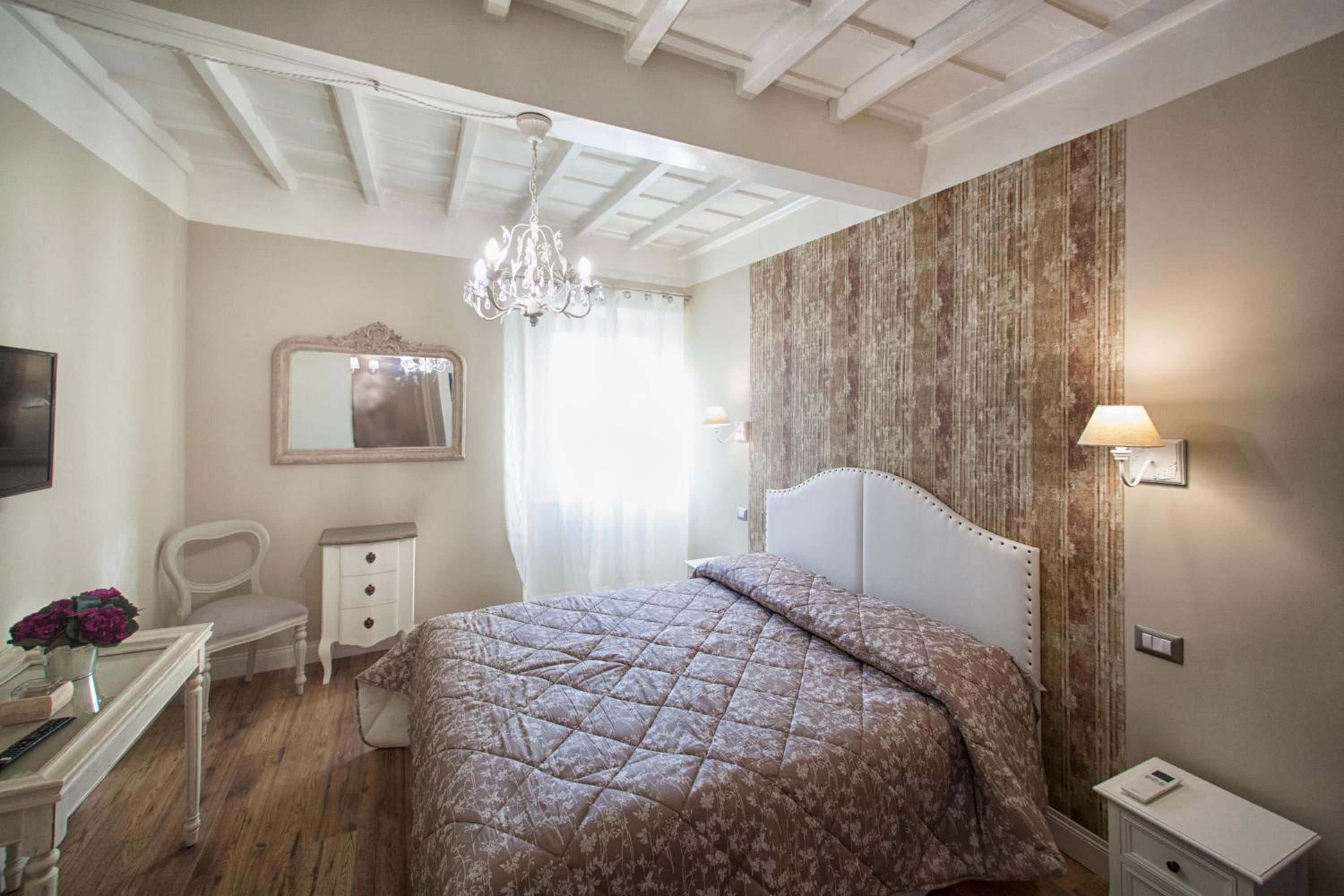 Deluxe King Room photo 1