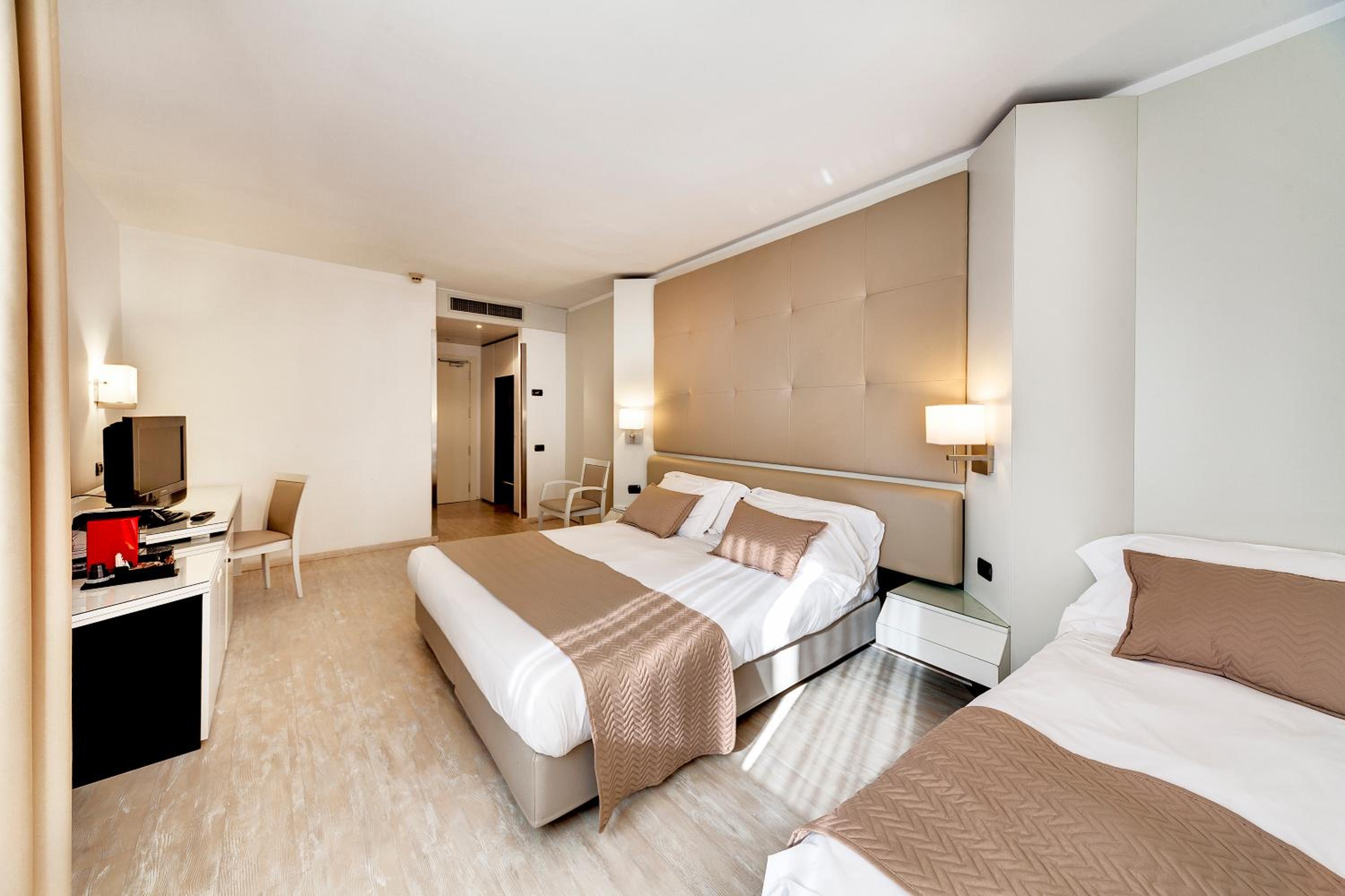 Classic Quadruple Room - Photo 1
