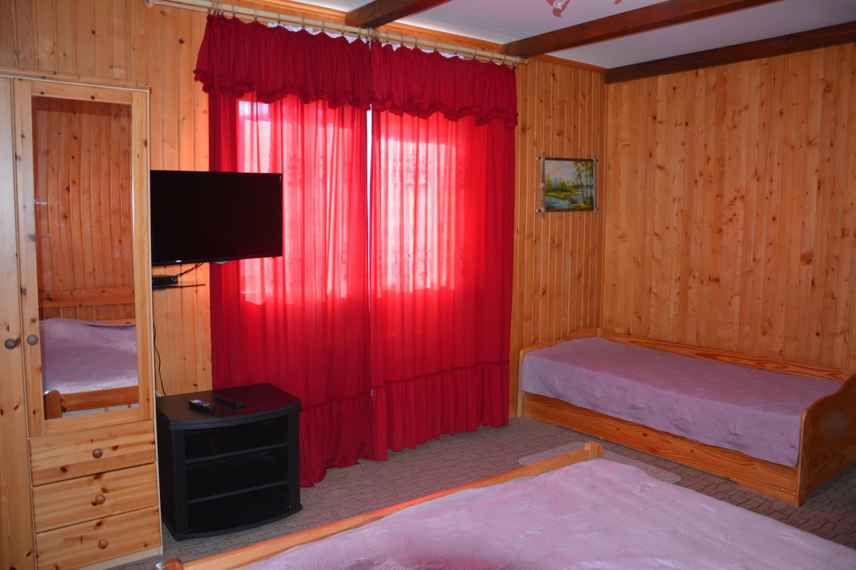 Family Room with Mountain View photo 3