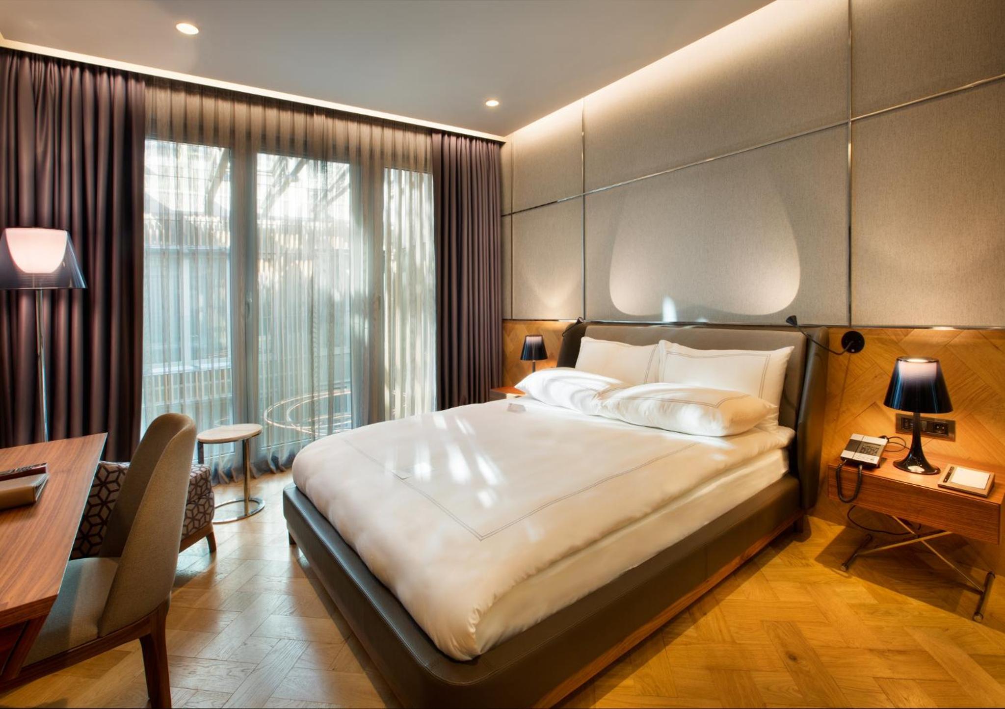 Deluxe Room King Bed