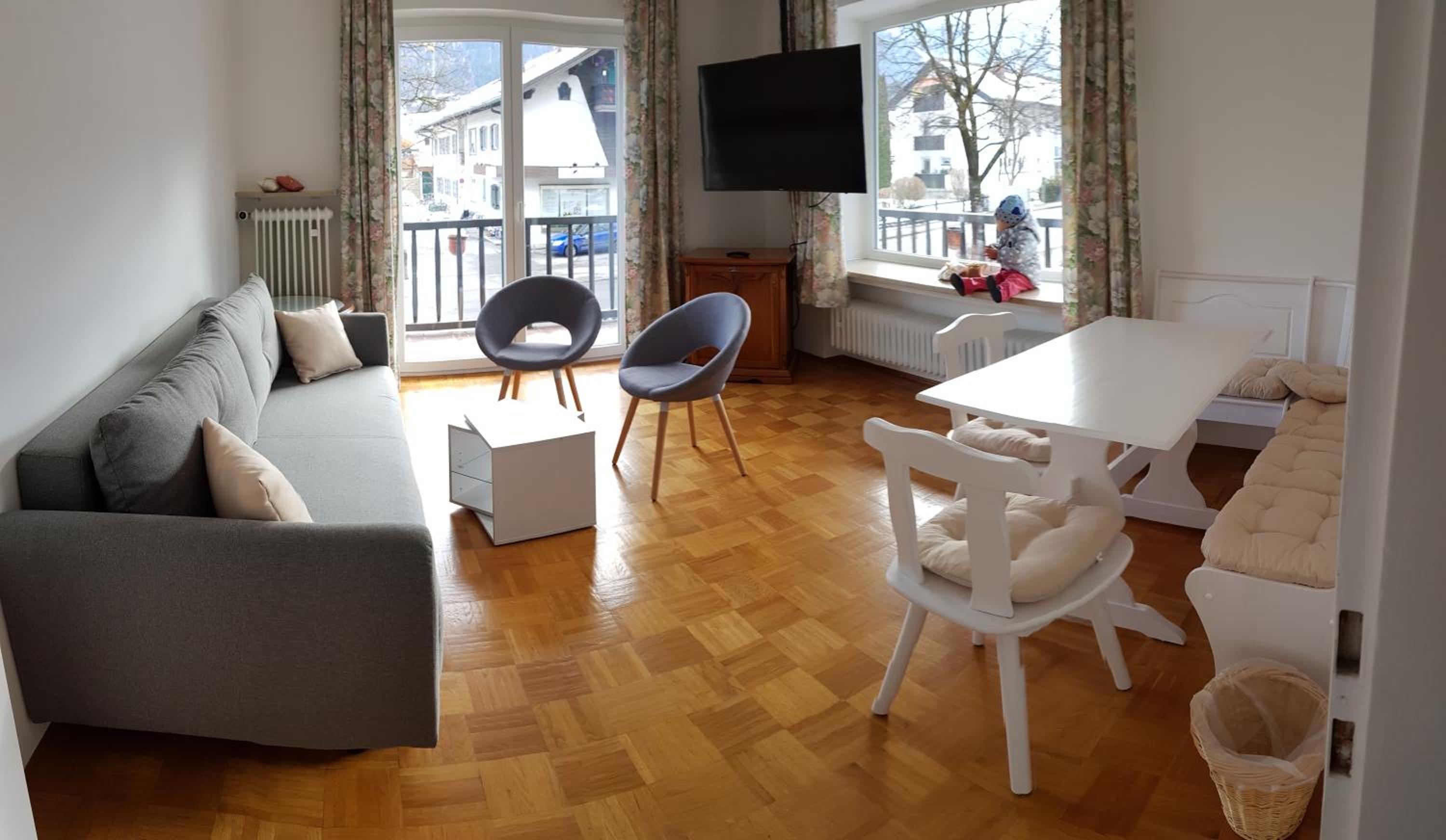 Apartment with Balcony photo 3