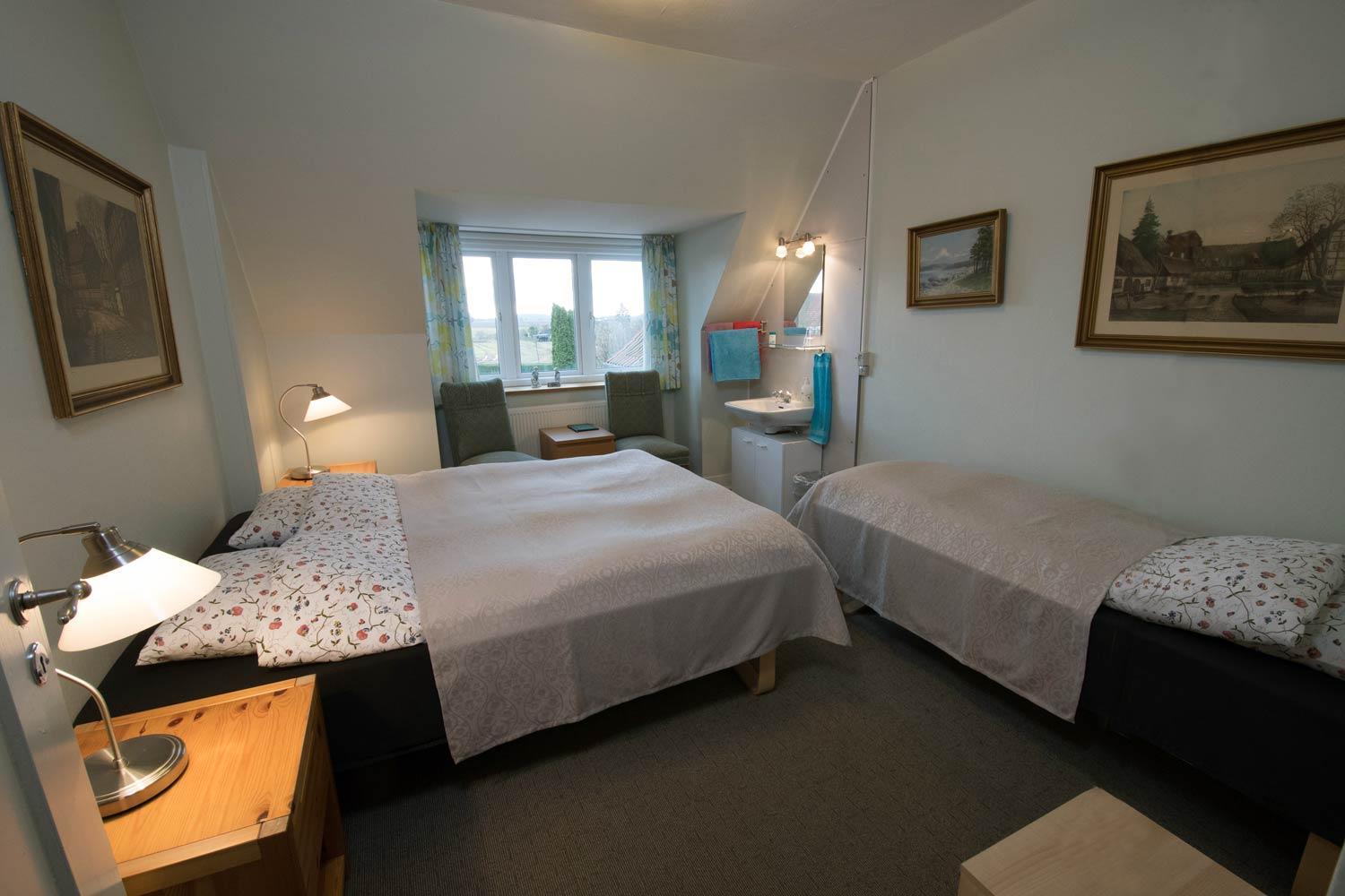 Triple Room with Shared Bathroom photo 2