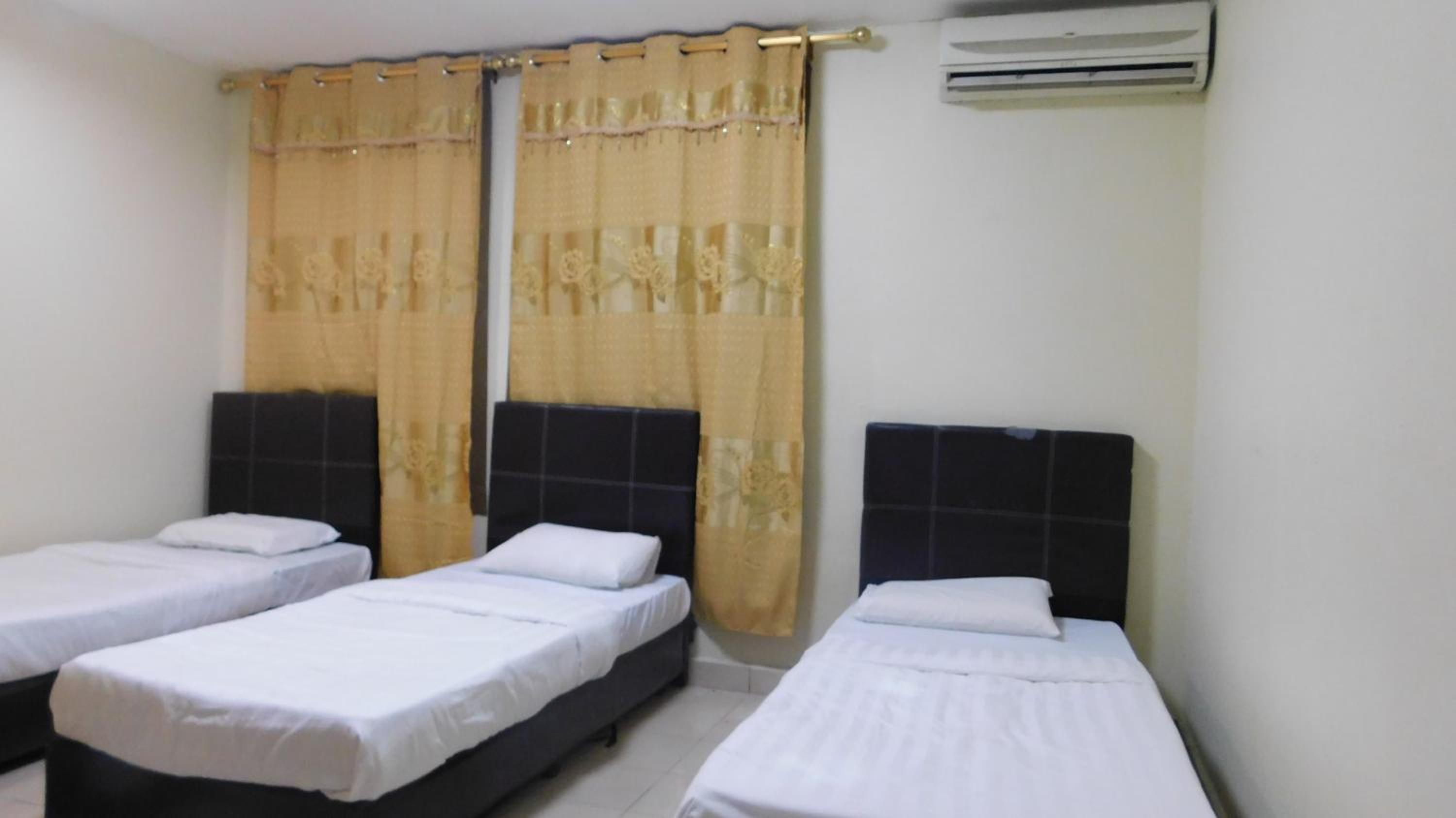 Economy Triple Room with Shared Bathroom