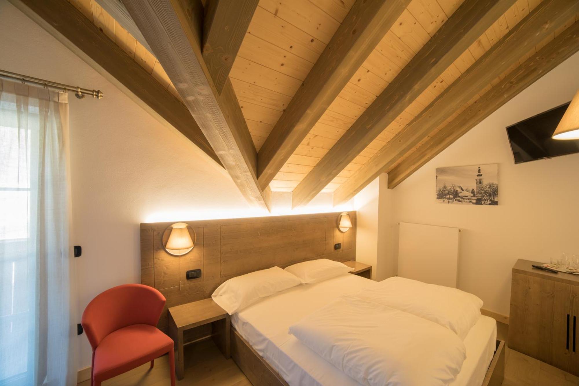 Standard Double Room - Photo 18