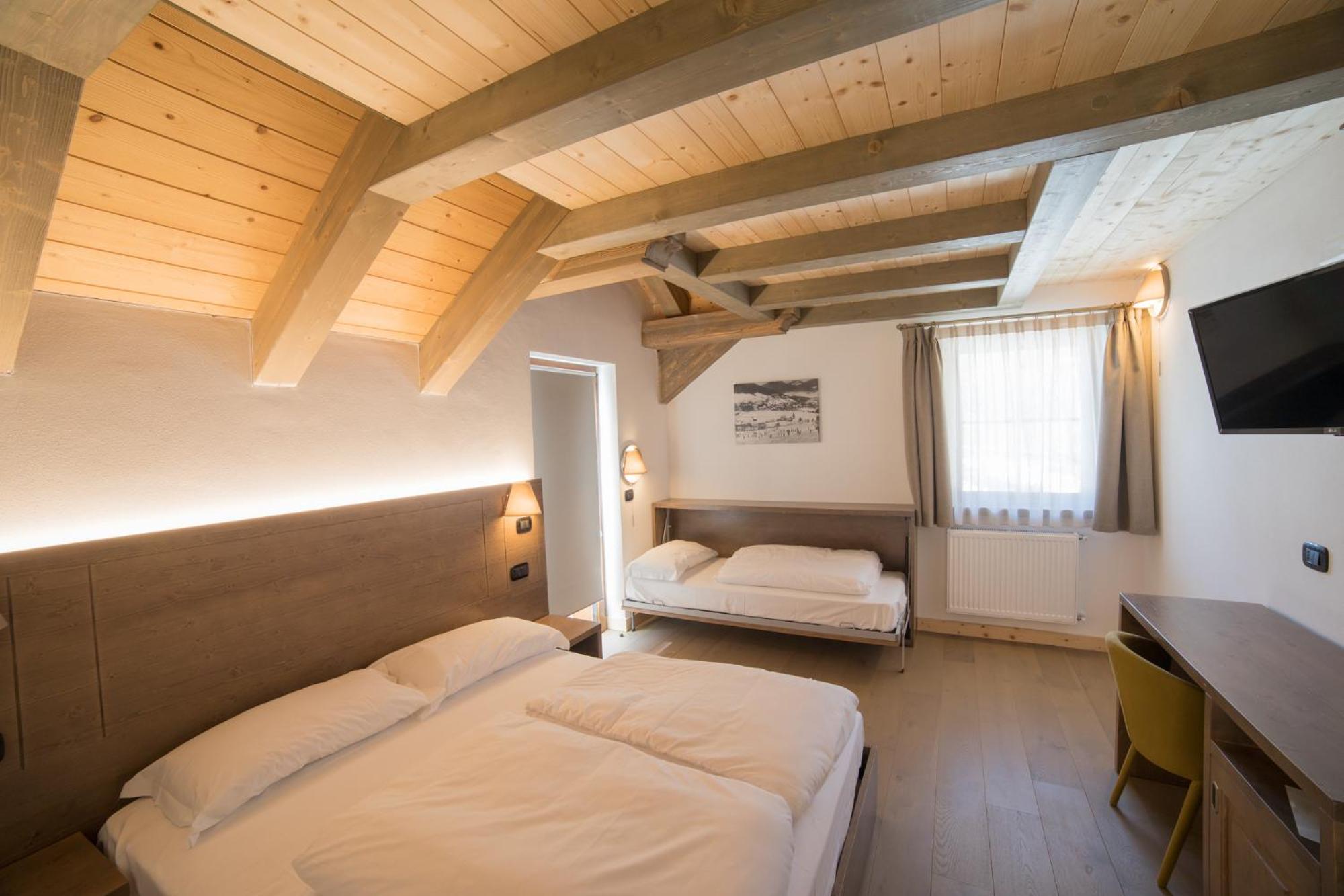 Standard Triple Room - Photo 9