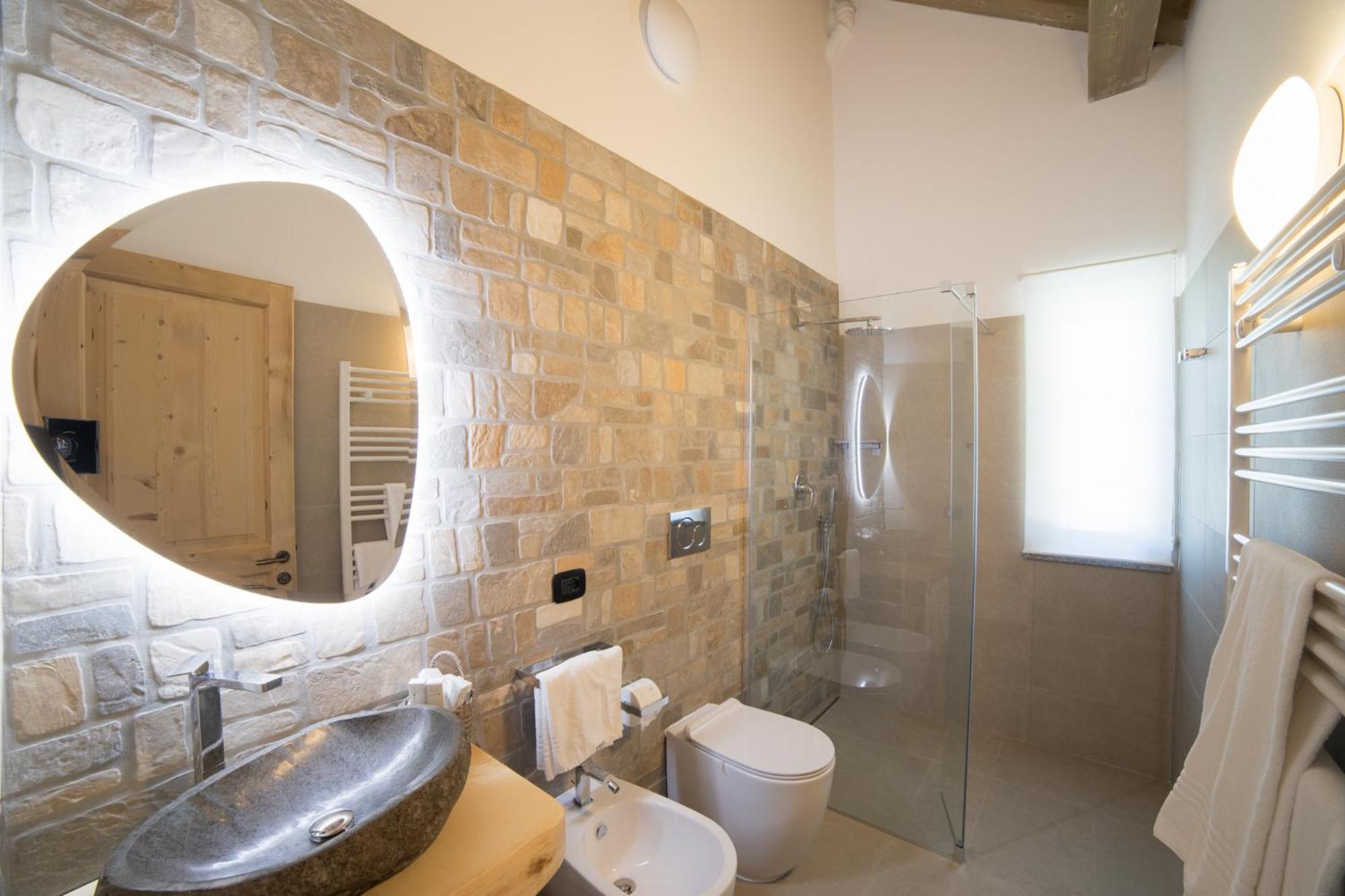 Standard Double Room - Photo 21