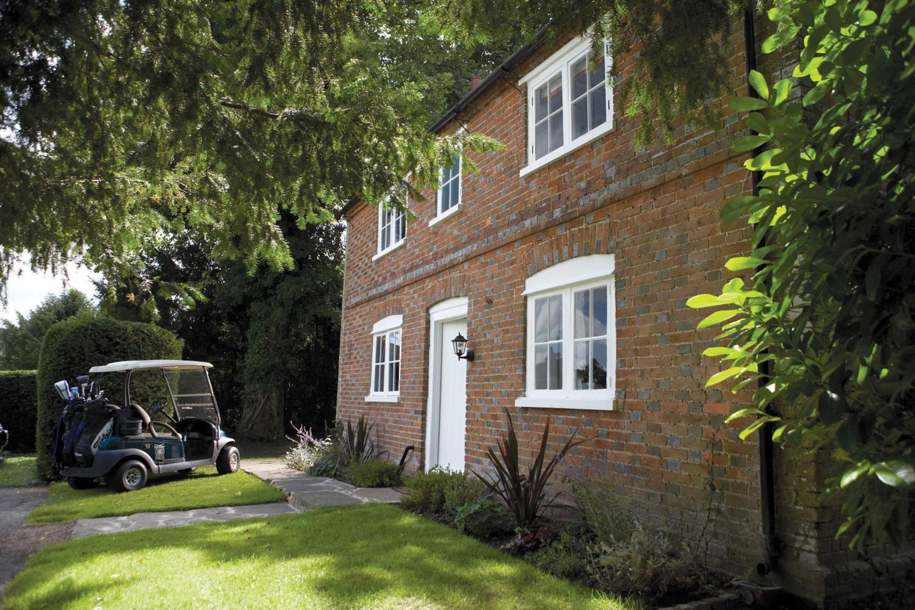 Four-Bedroom House photo 2