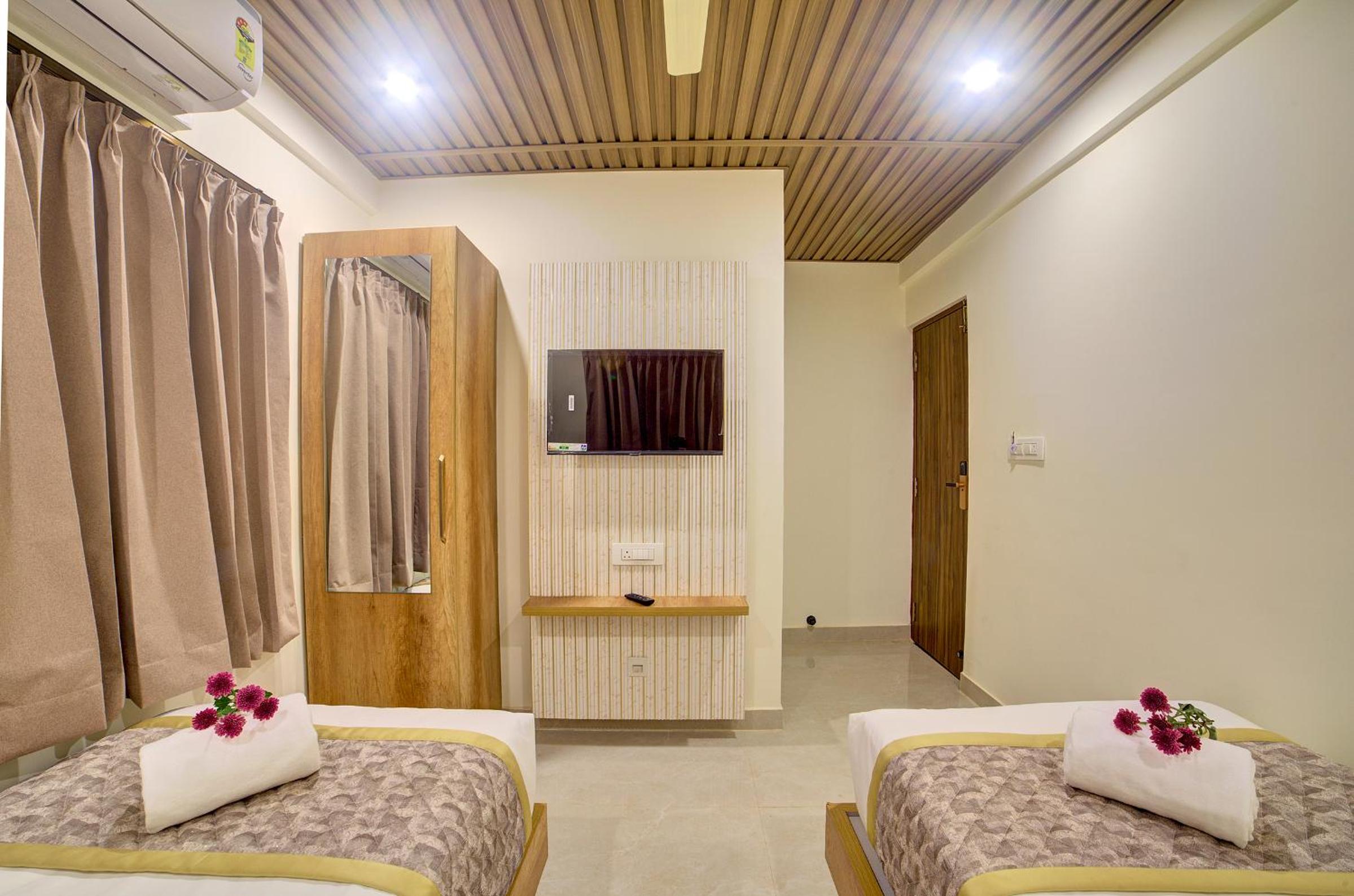 Twin Room with Private Bathroom photo 2