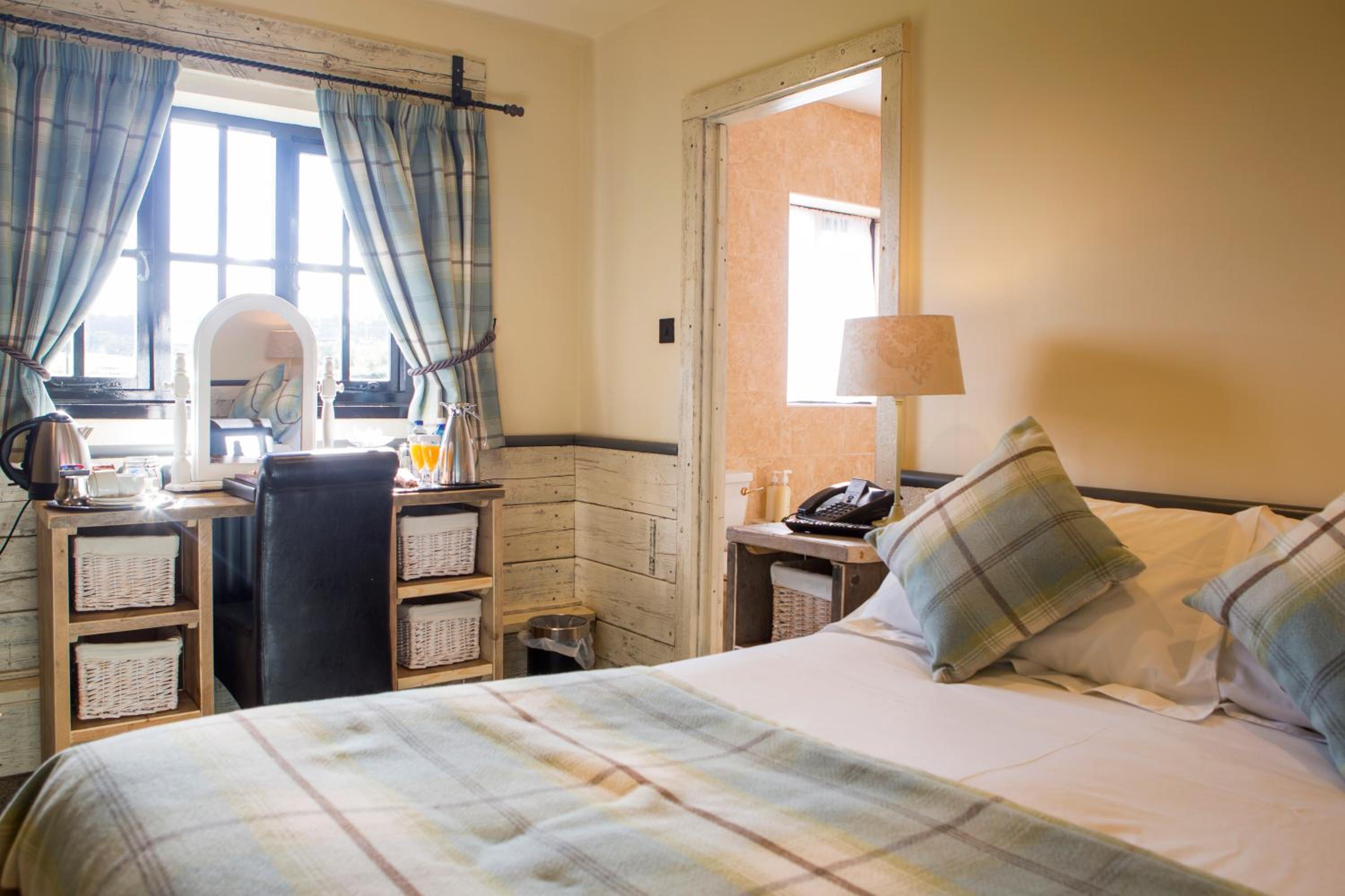 Standard Double Room - Photo 7