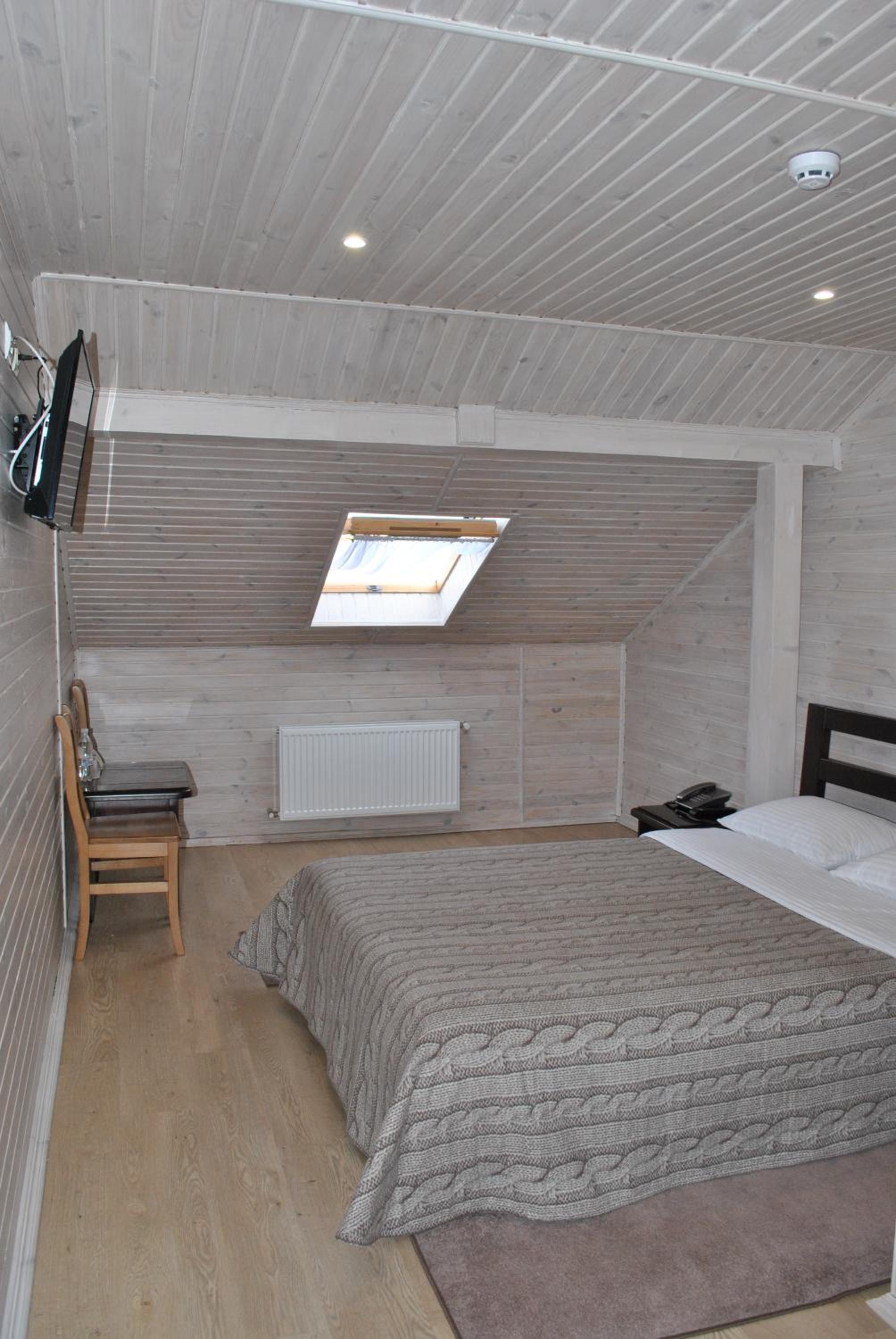 Budget  Attic Double Room photo 3