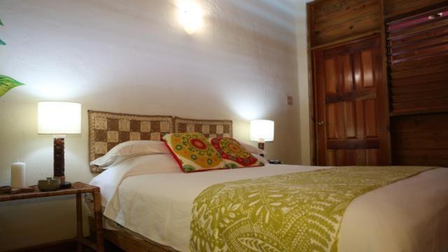 Queen Room photo 2
