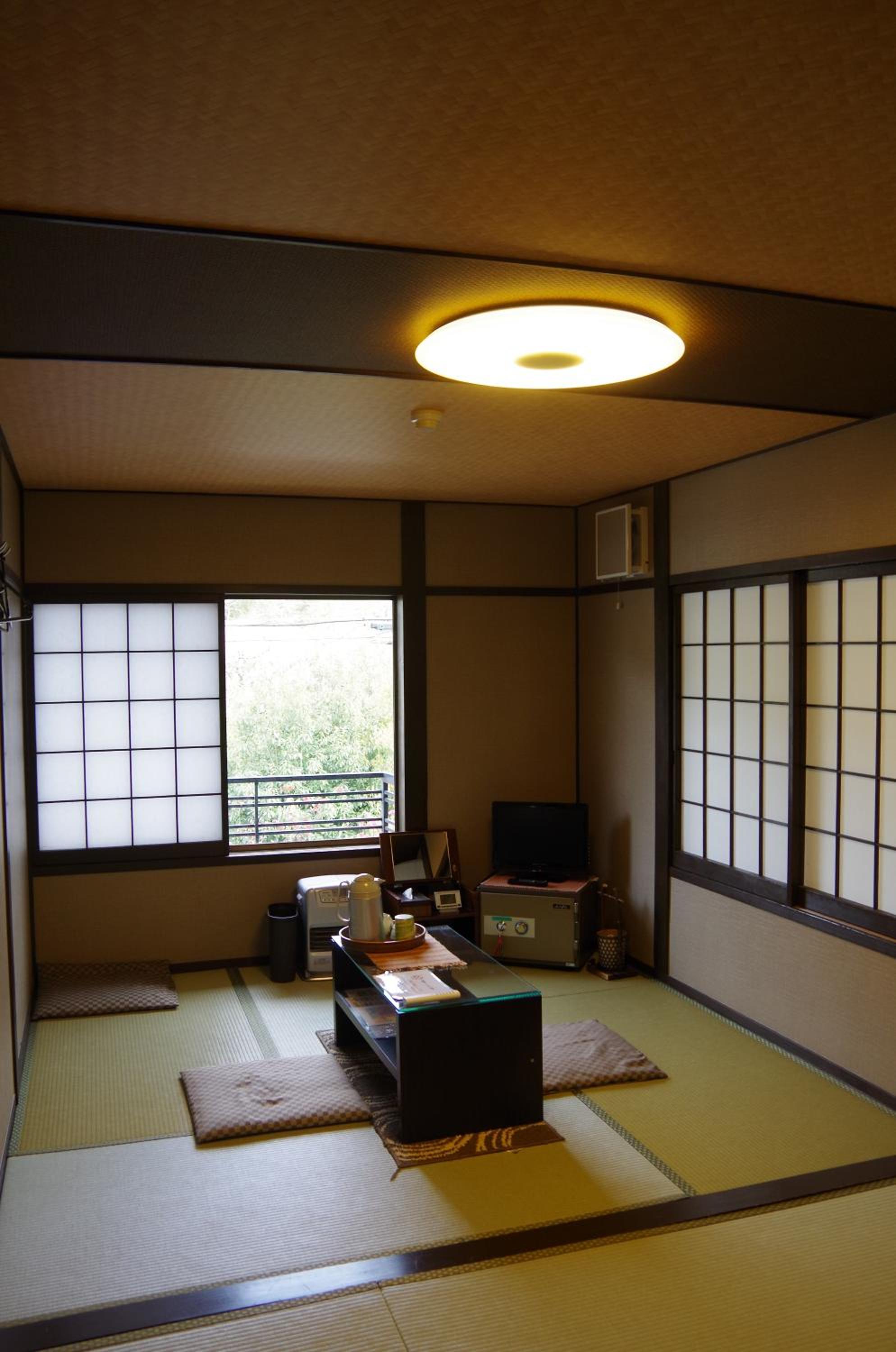 Japanese-Style Twin Room with Shared Bathroom photo 1