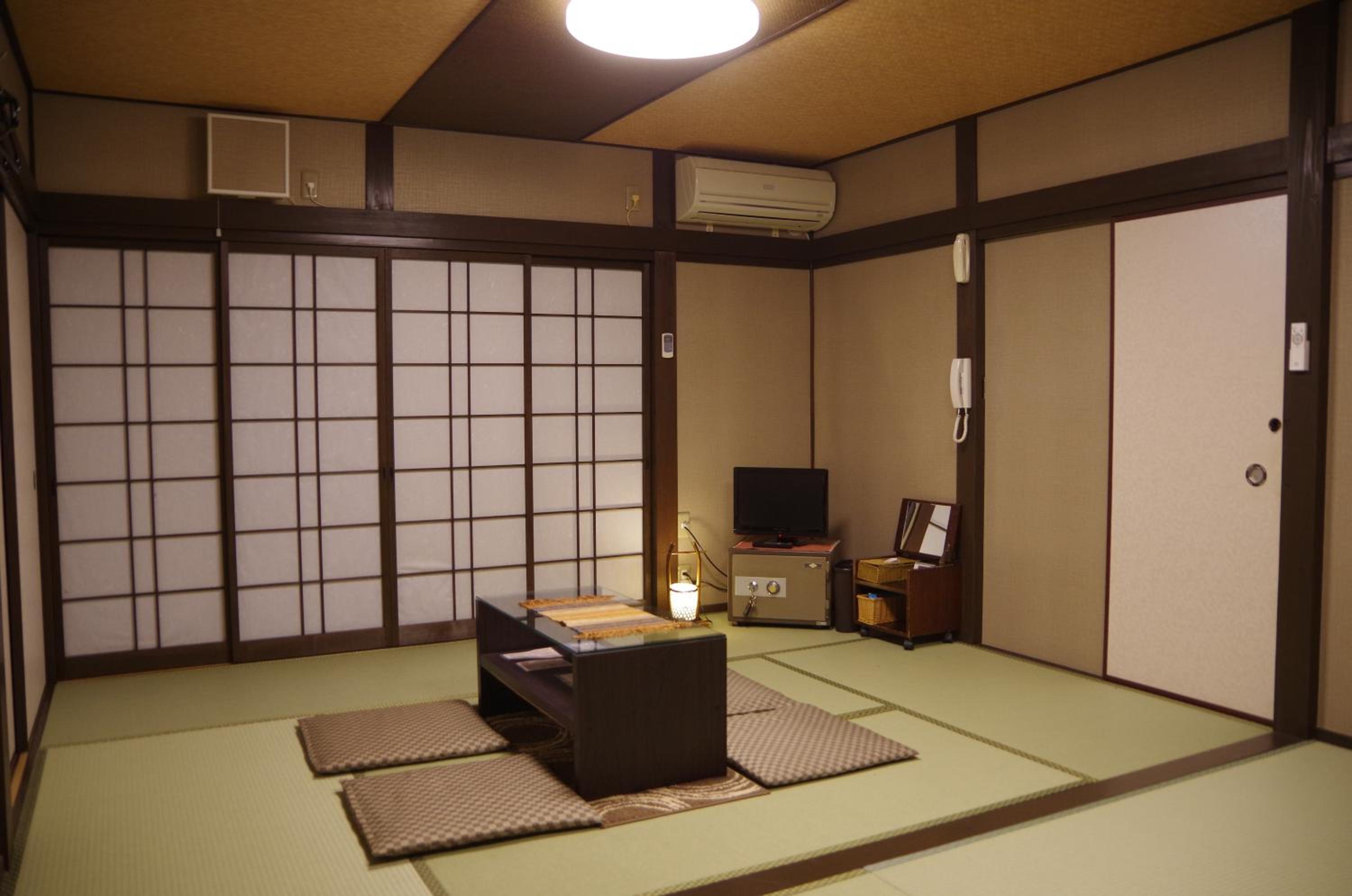Japanese-Style Quadruple Room with Shared Bathroom photo 1