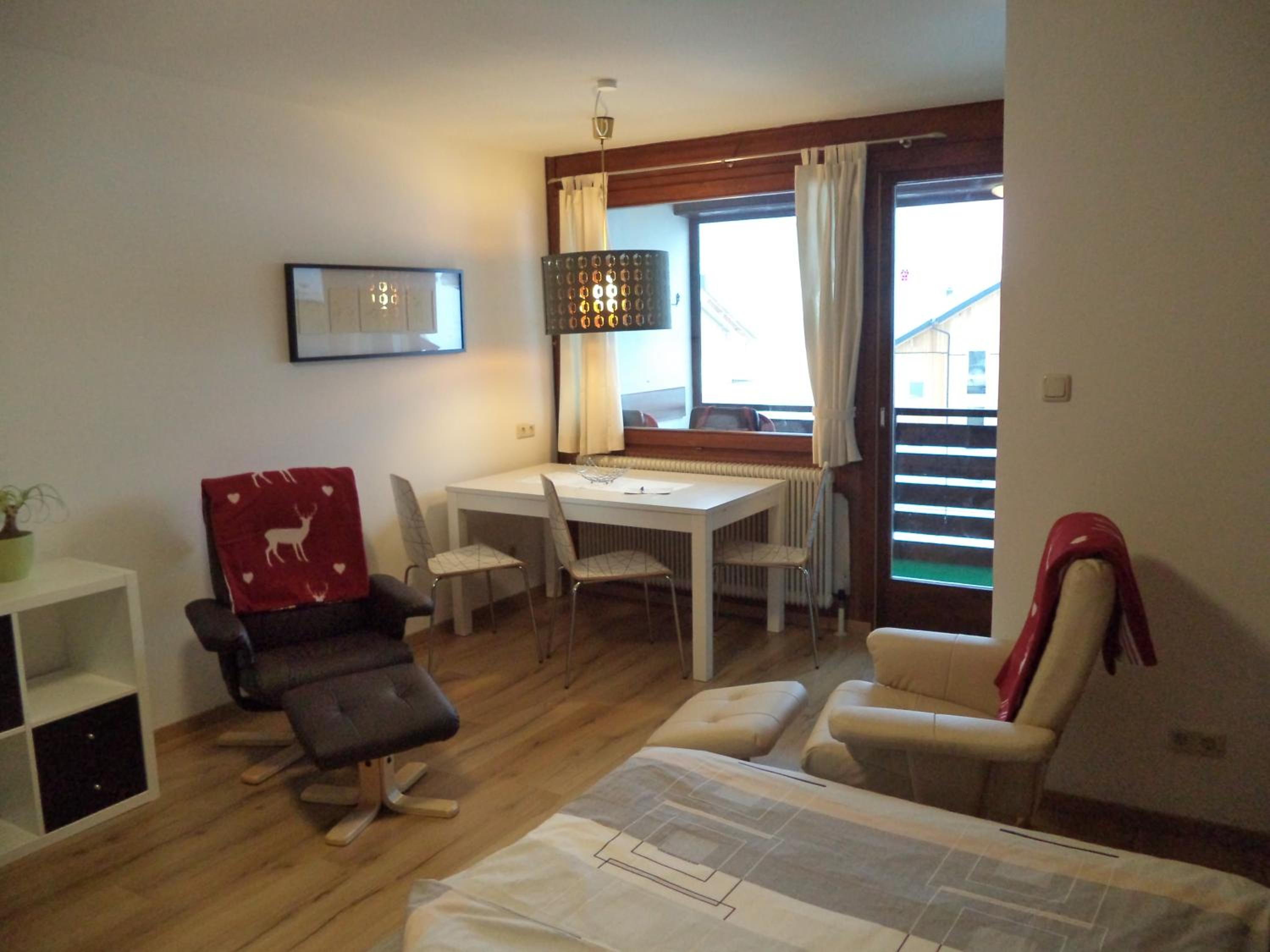 Apartment with Mountain View - Photo 9