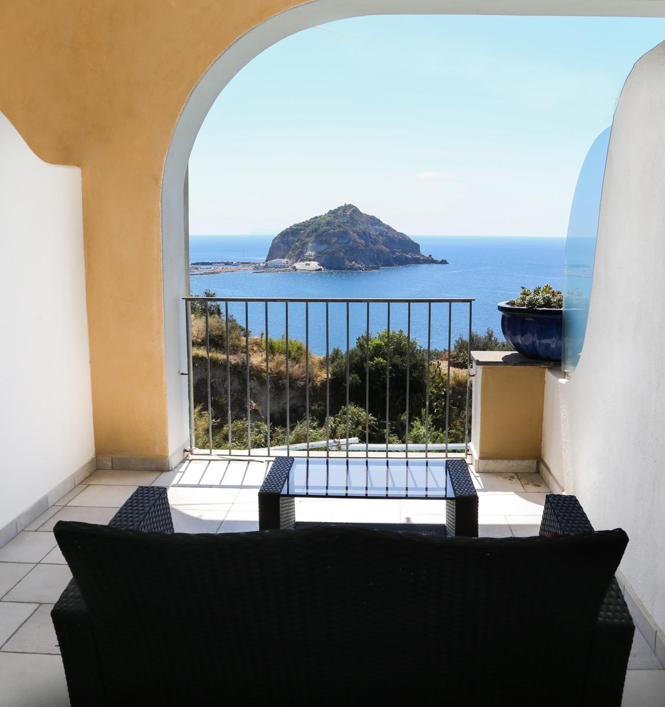Deluxe Double Room with Sea View - Photo 17