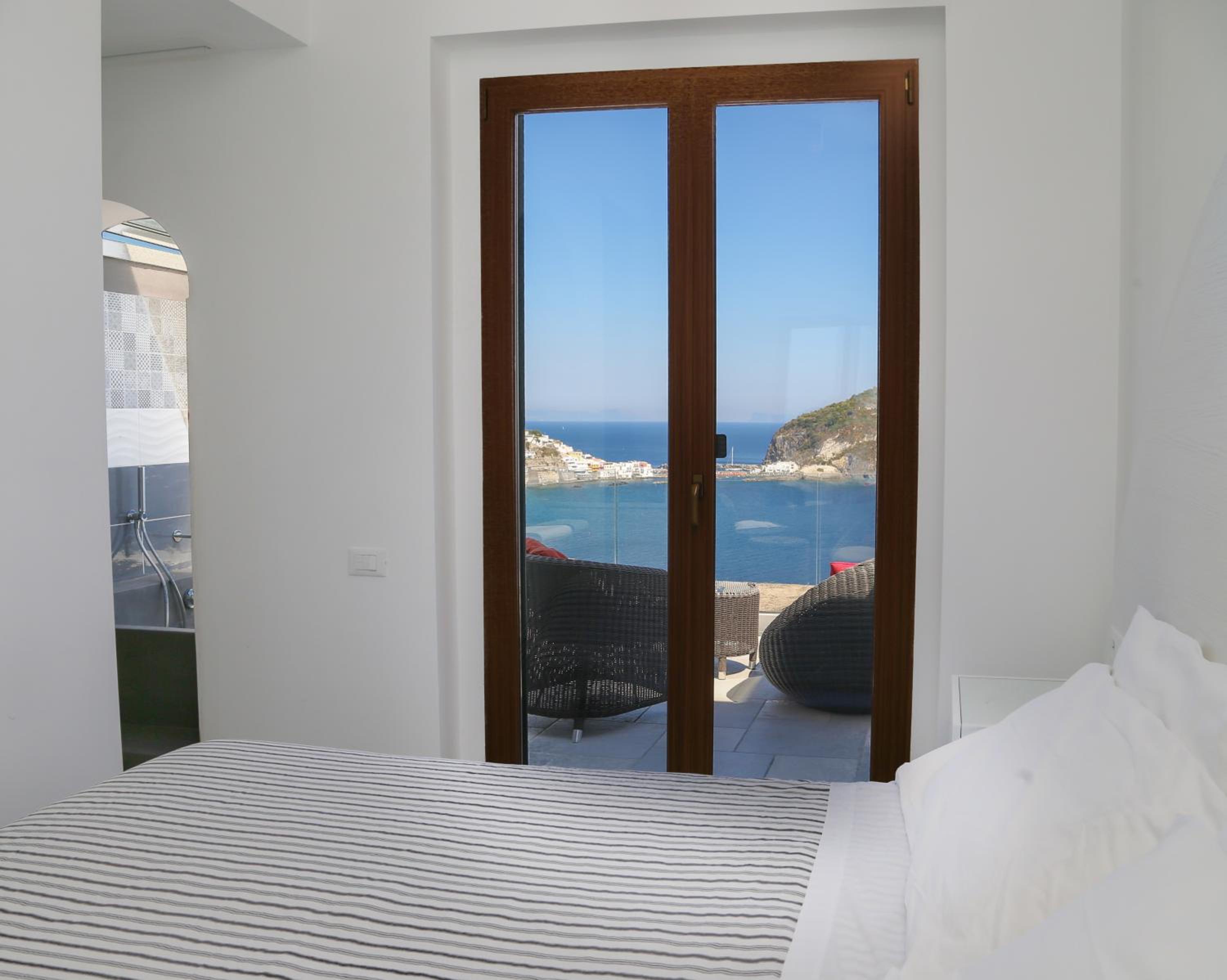 Deluxe Double Room with Sea View - Photo 15