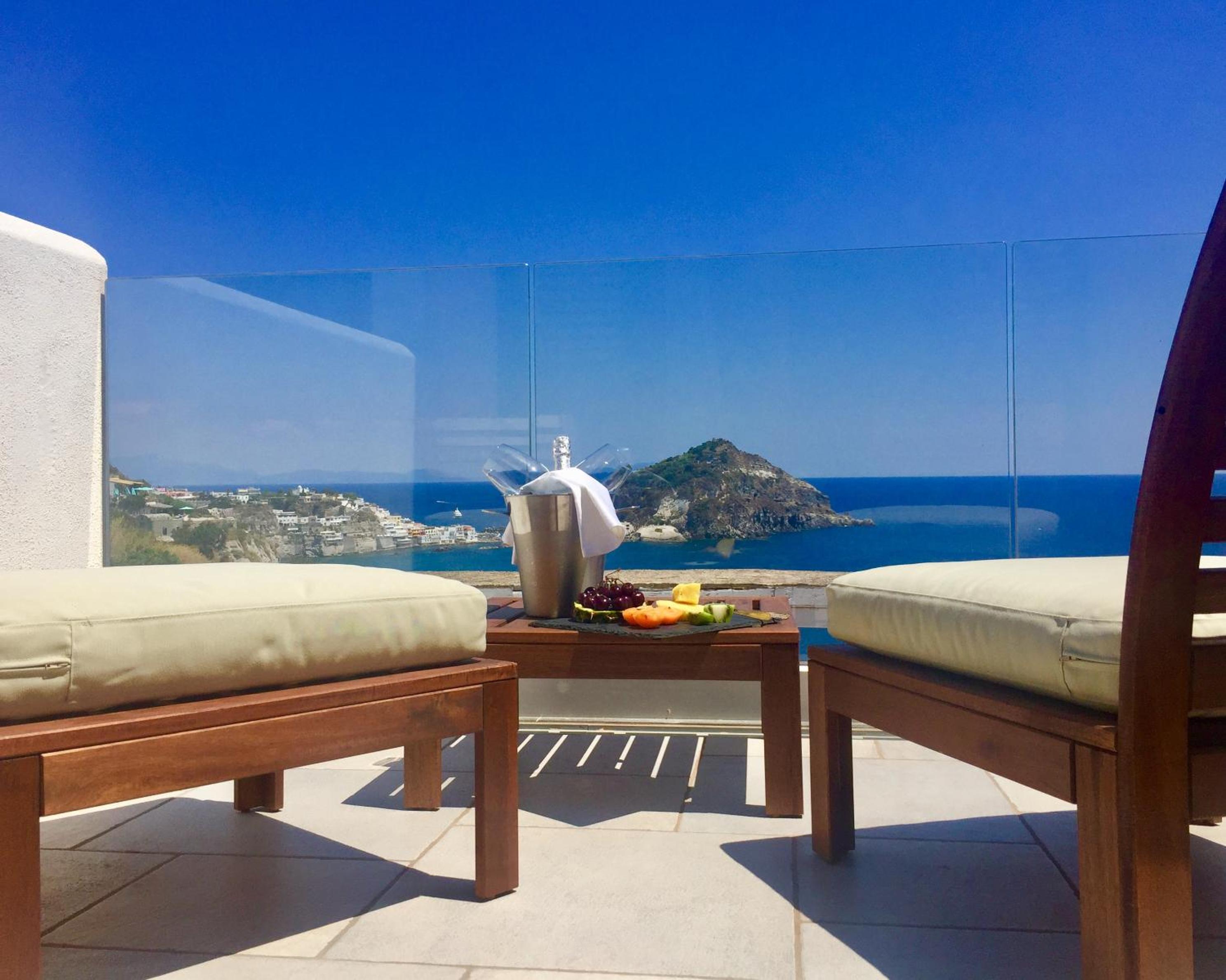 Deluxe Double Room with Sea View - Photo 16