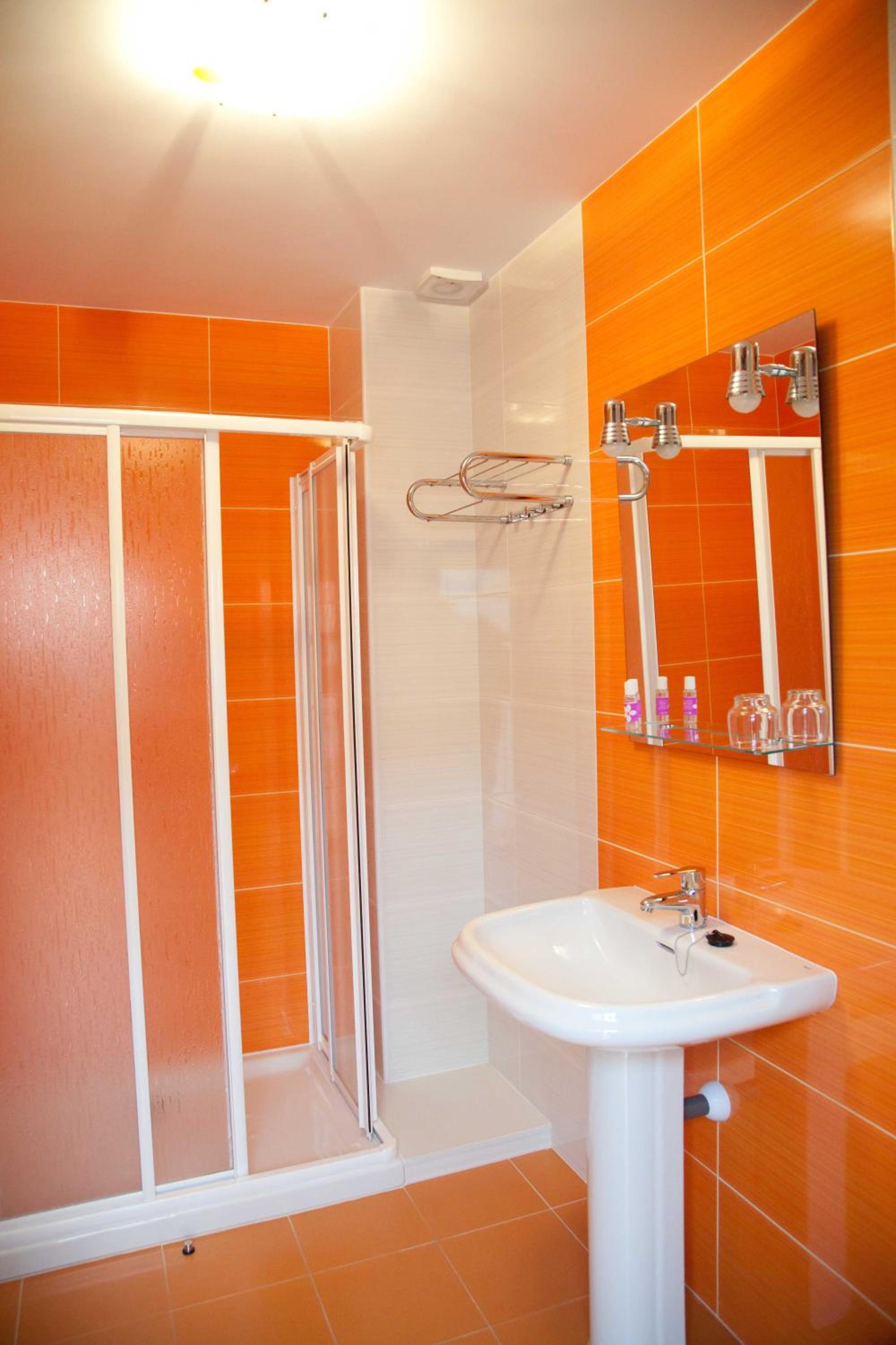 Double Room - Photo 19