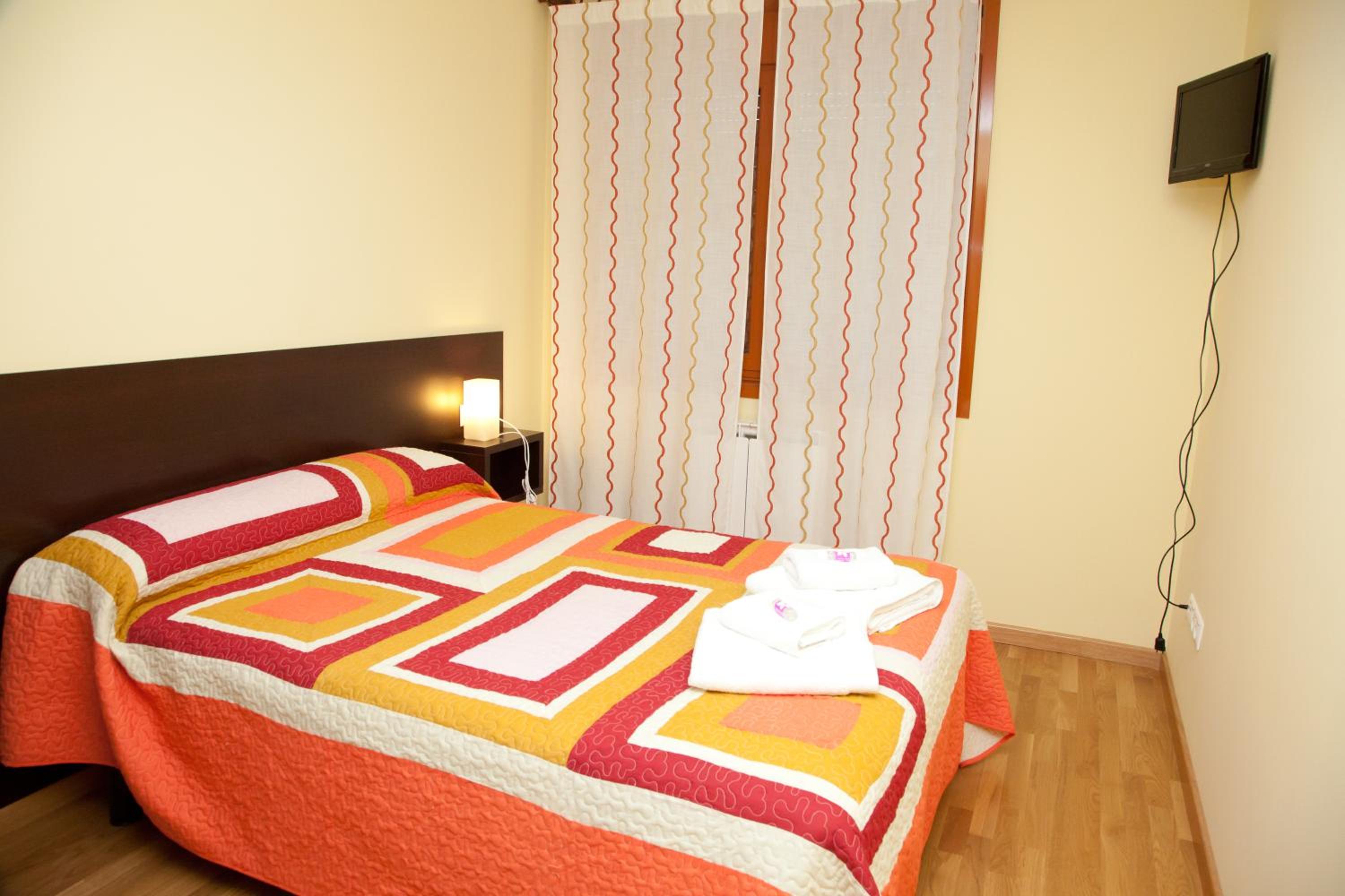 Habitación individual con baño compartido