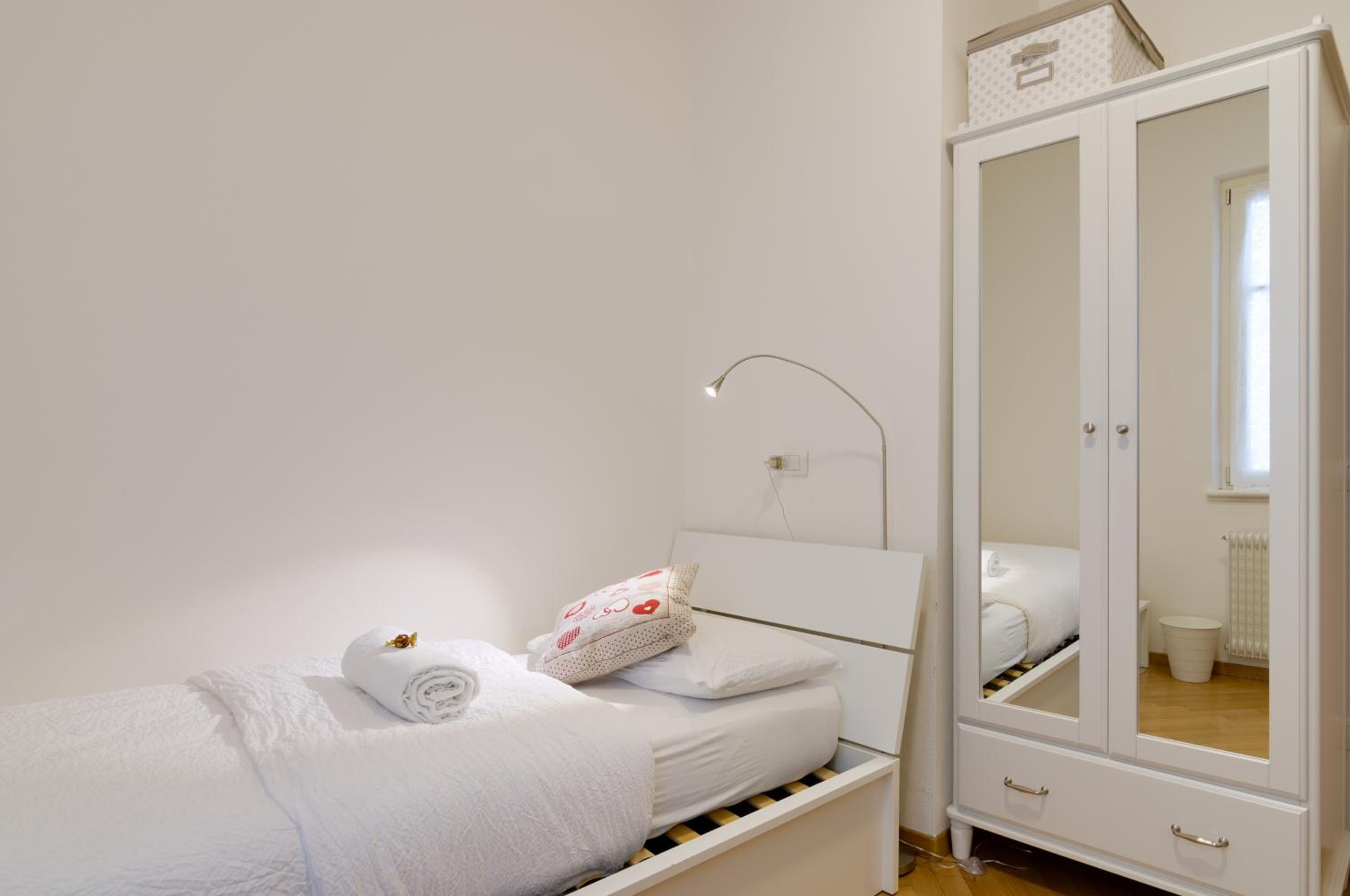Two-Bedroom House - Photo 4