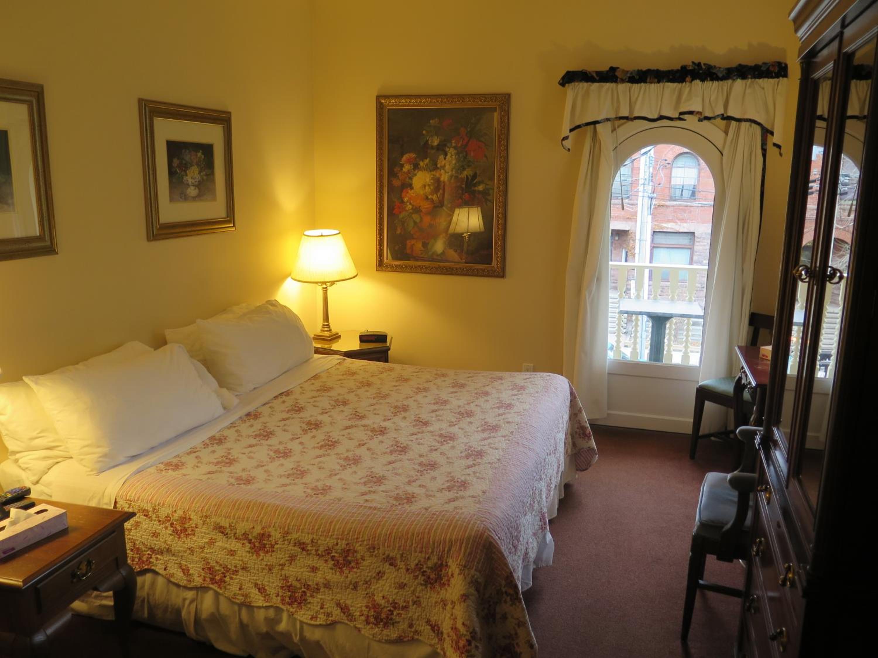 King or Queen Room - Photo 1