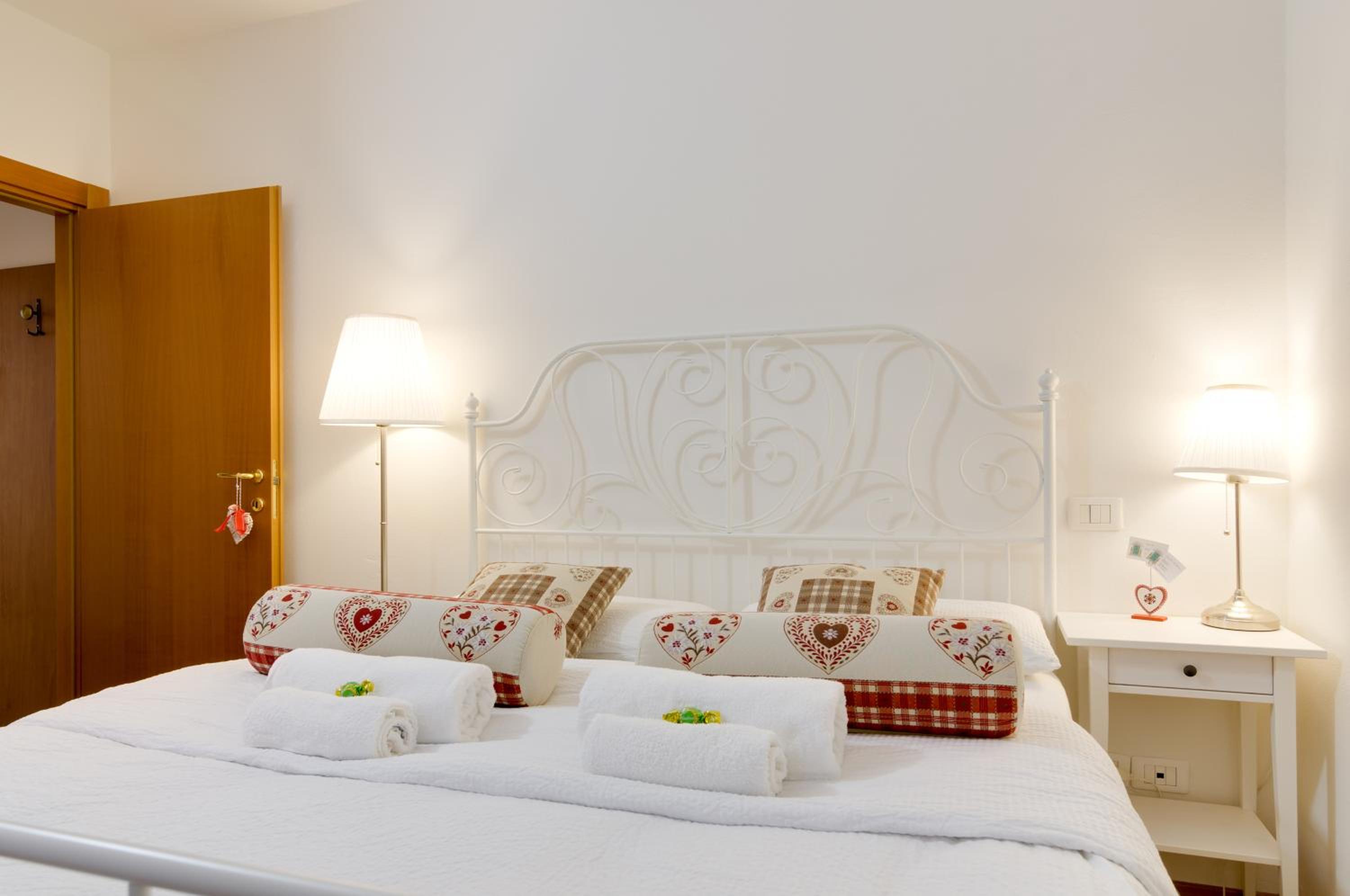 Junior Suite with Terrace - Photo 17