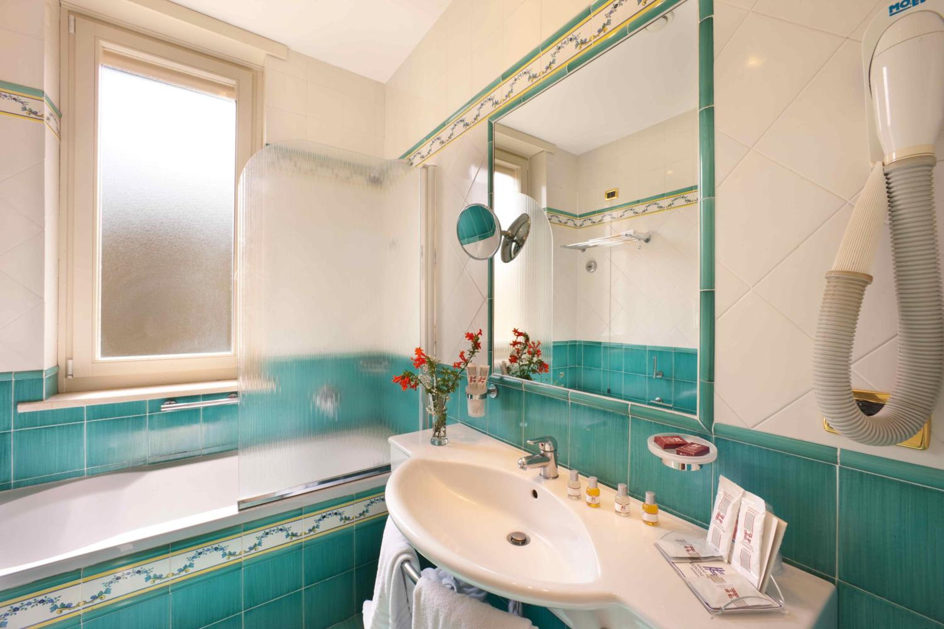 Double or Twin Room - Photo 10
