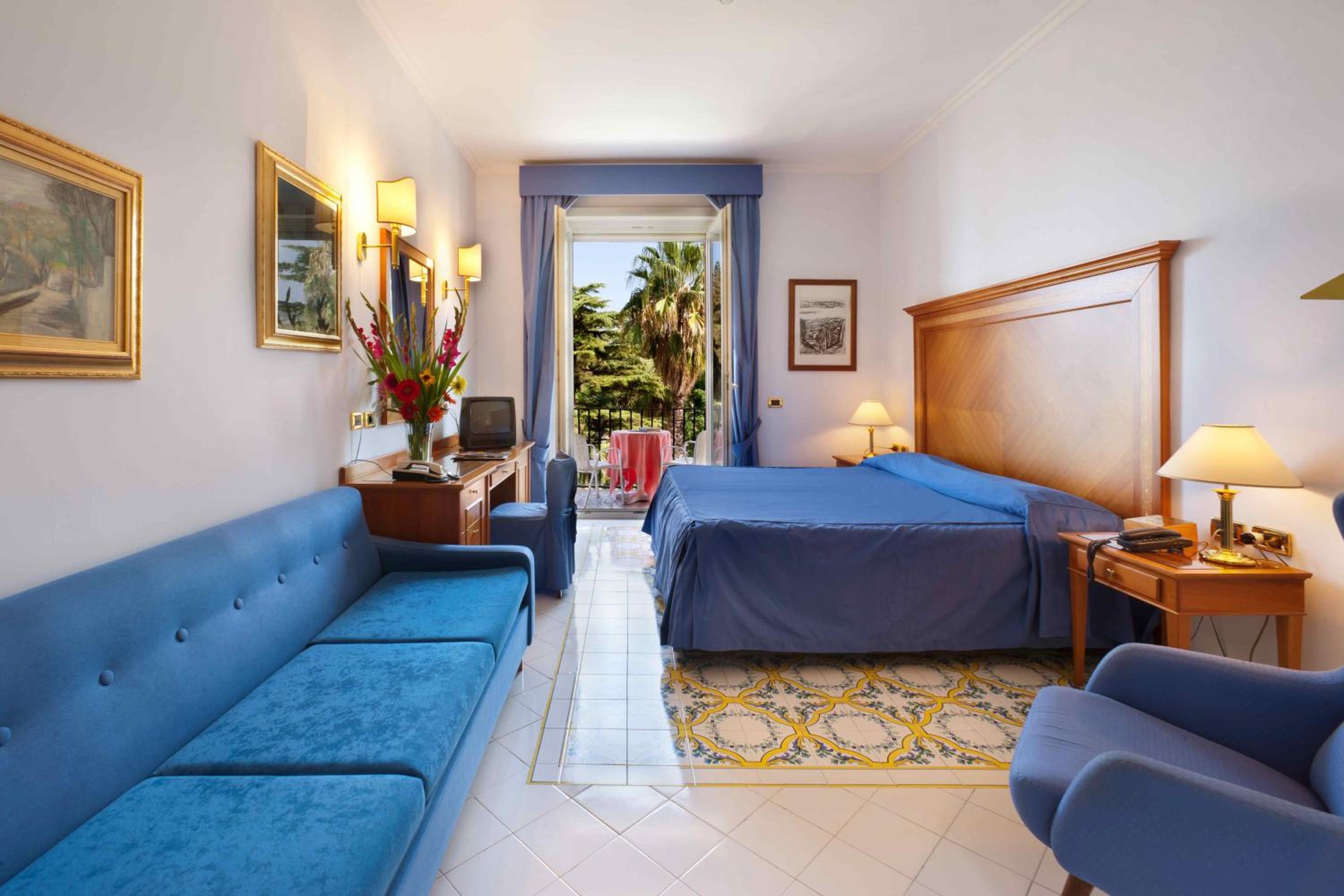 Family Room with Sea View (2 Adults + 1 Child)   - Photo 1