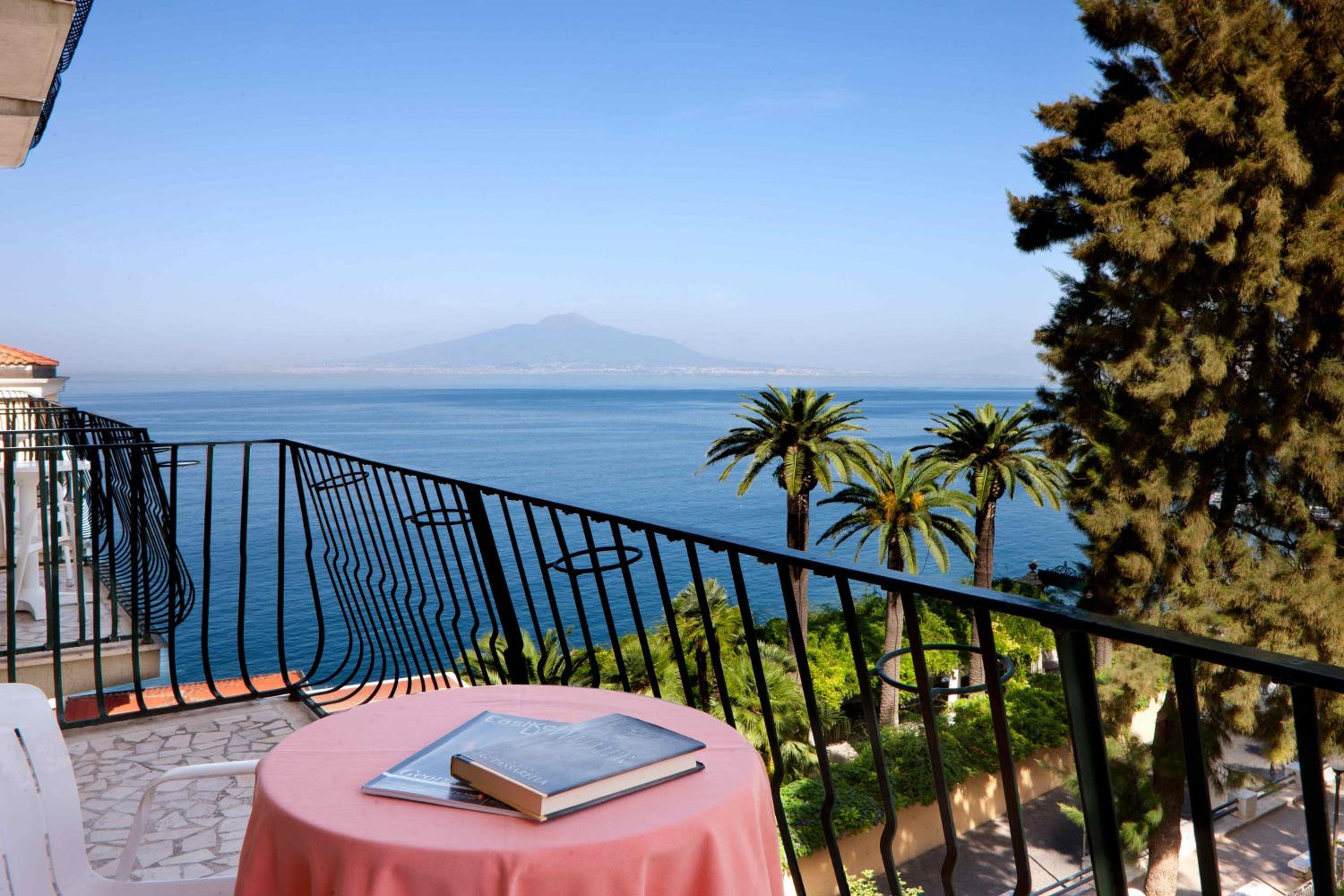 Family Room with Sea View (2 Adults + 1 Child)   - Photo 5