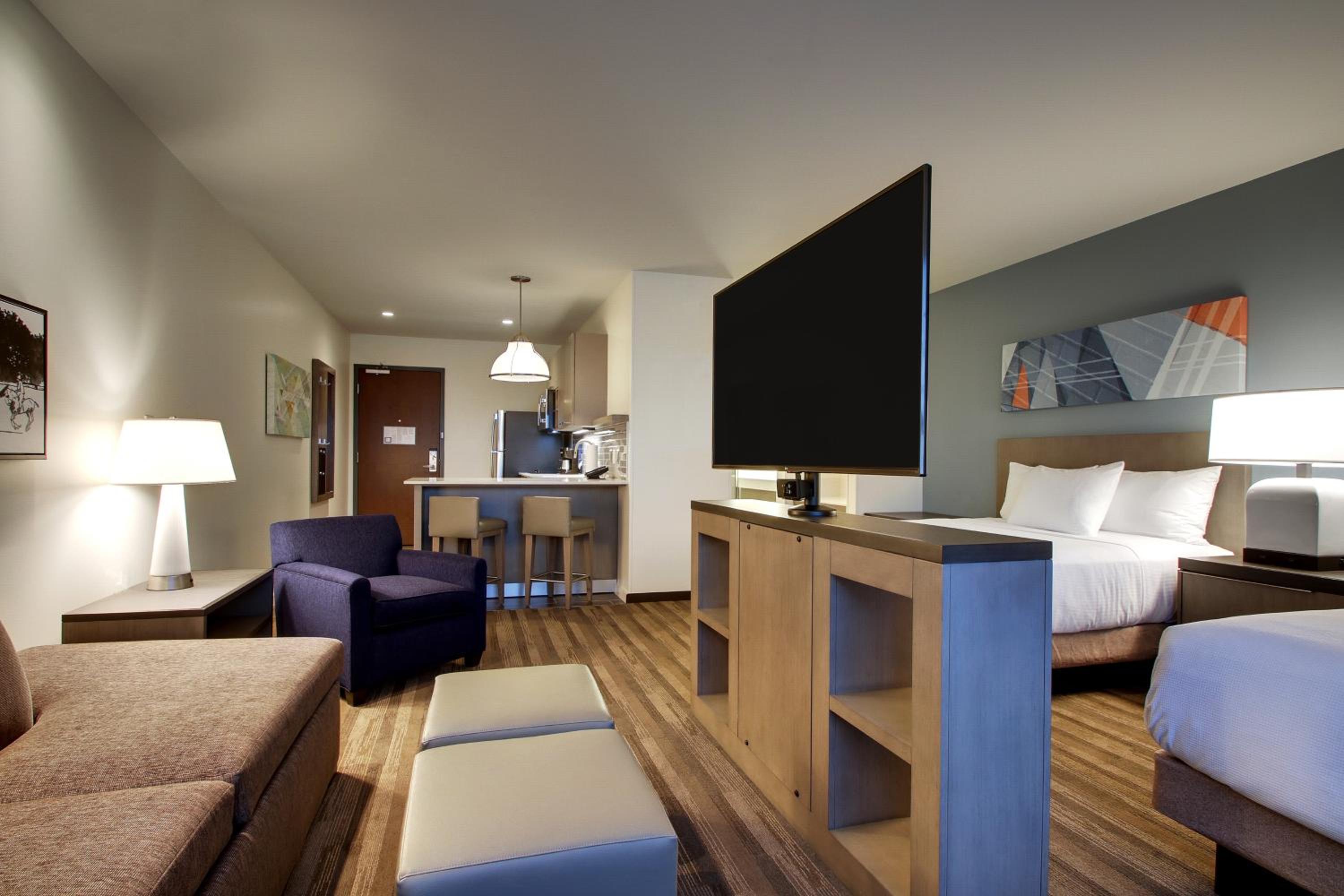 Studio Suite with Two Queen Beds and Kitchen