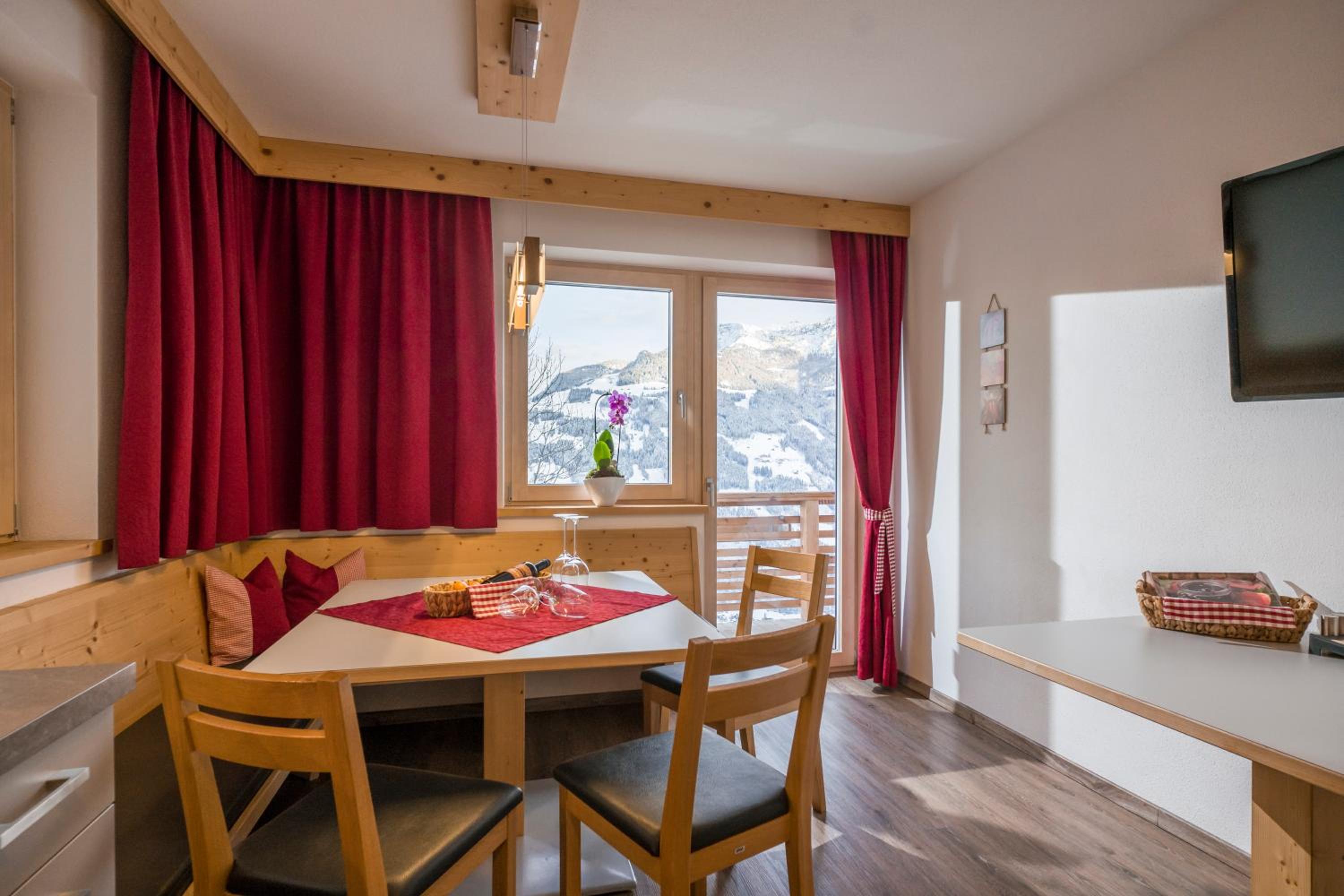 Three-Bedroom Apartment with Balcony photo 2
