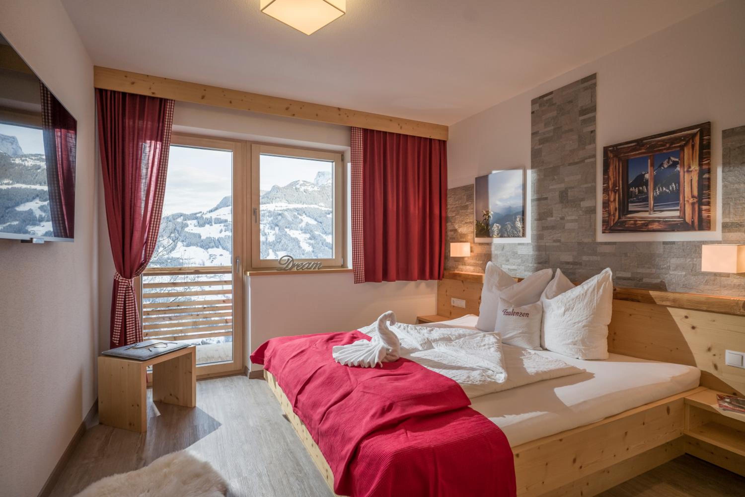 Two-Bedroom Apartment with Balcony photo 2