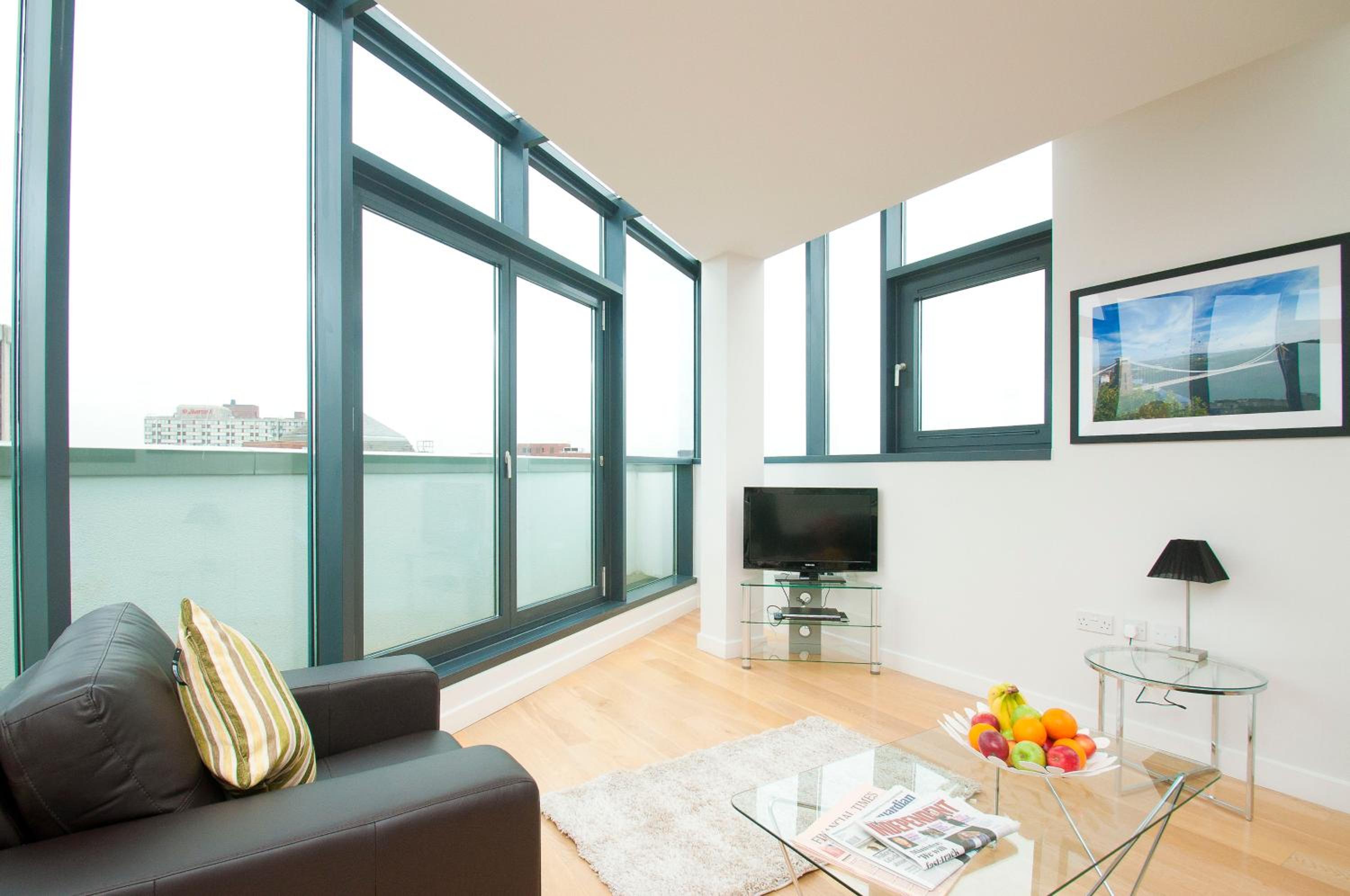 Two Bedroom Premier Apartment, affected by exterior building works. photo 3