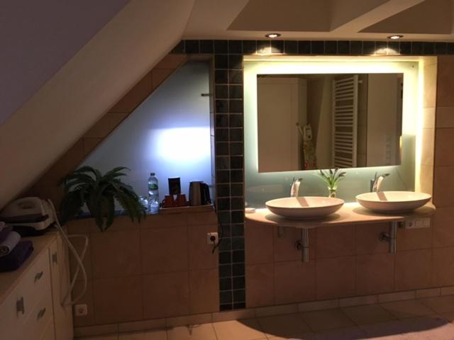 Queen Suite - Photo 4
