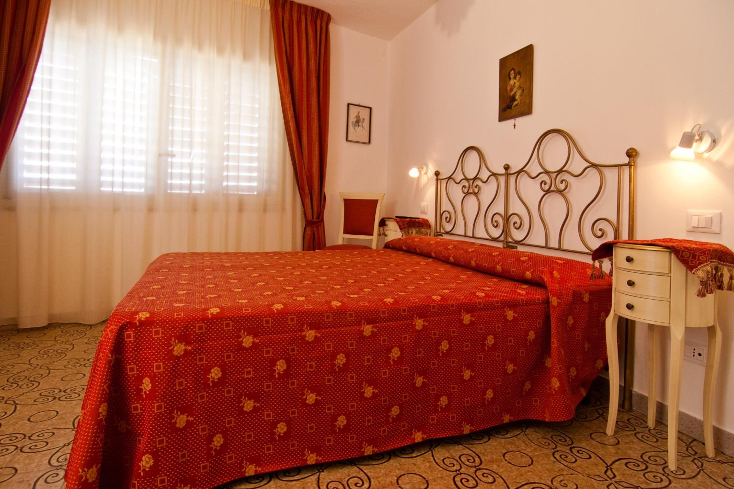 Double or Twin Room with Sea View - Photo 3