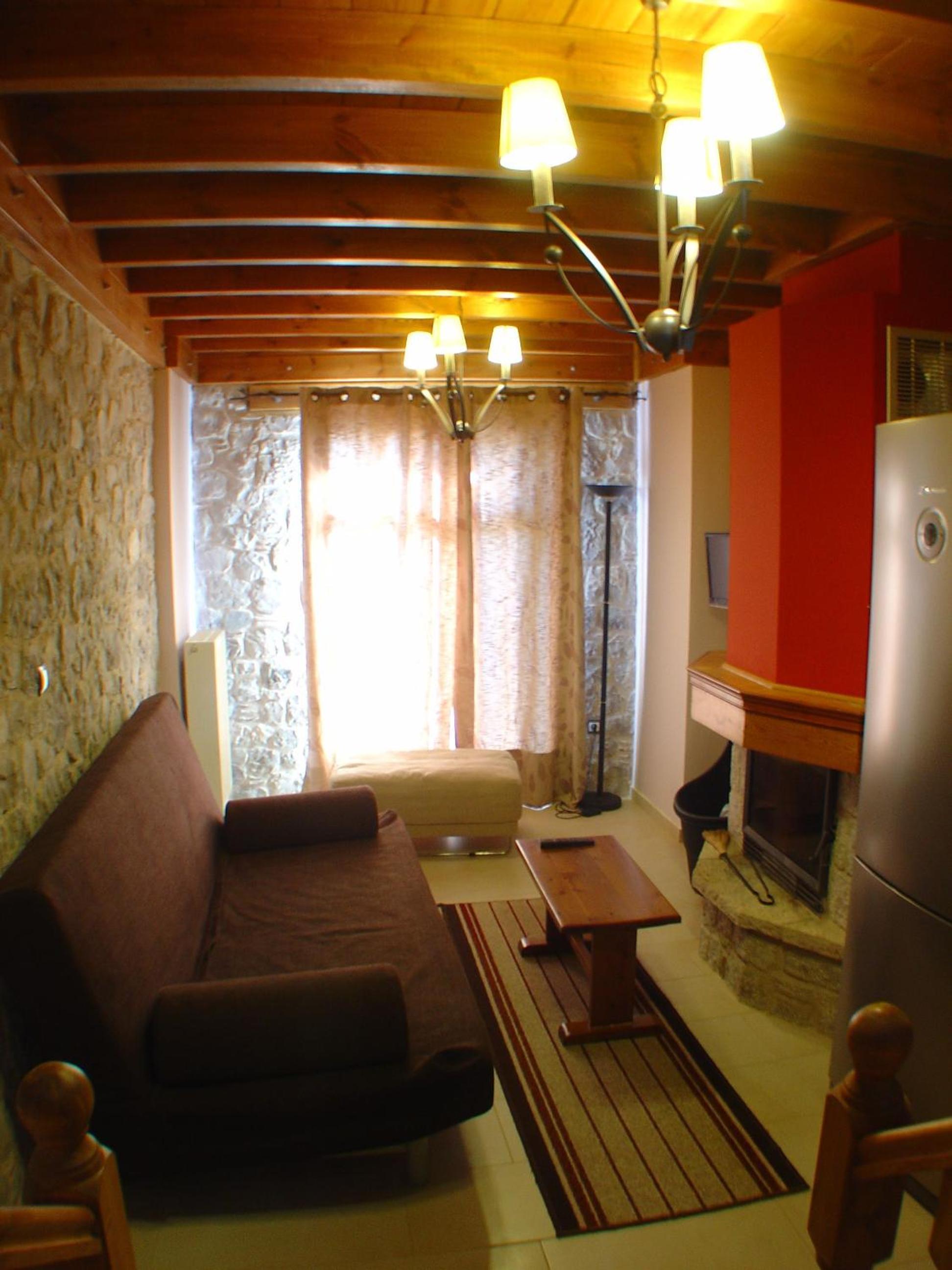 Studio - Split Level - Photo 1