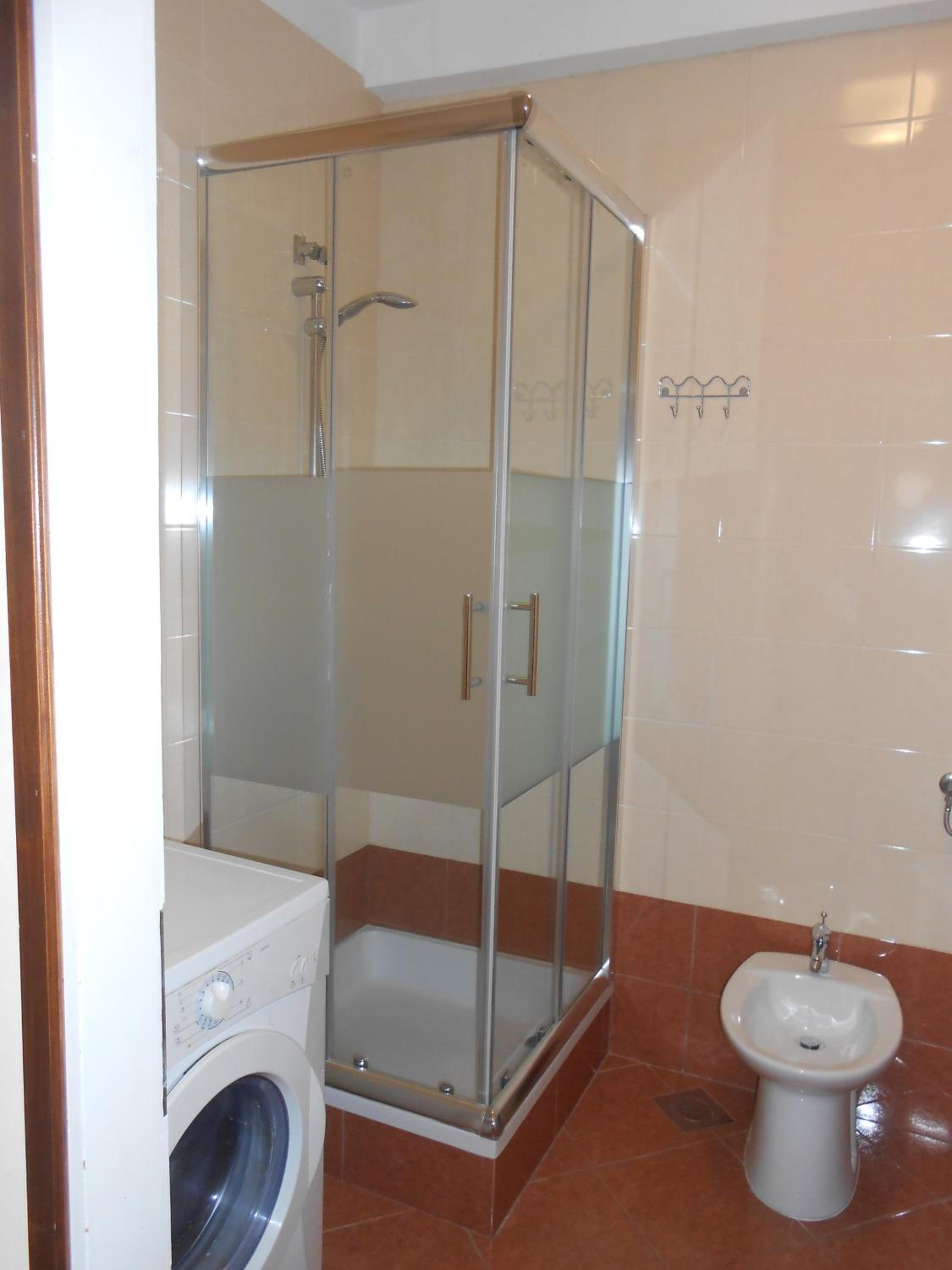 One-Bedroom Apartment - Photo 2