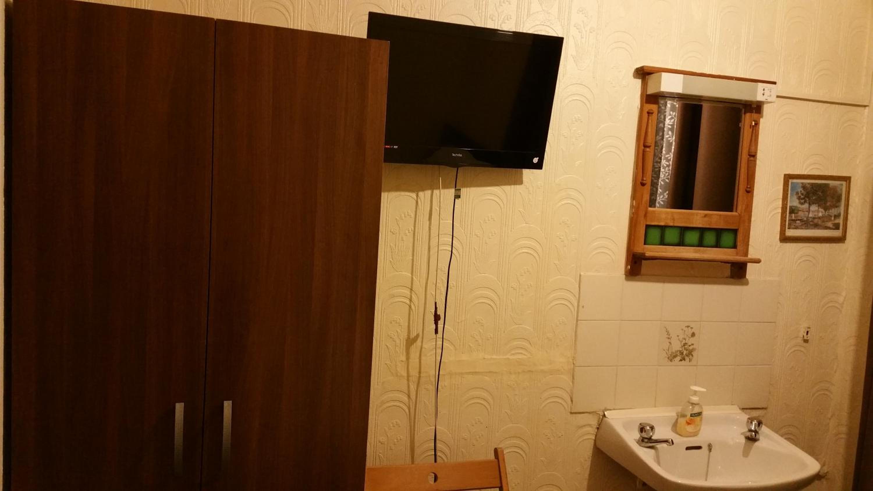 Single Room with Shared Bathroom photo 2