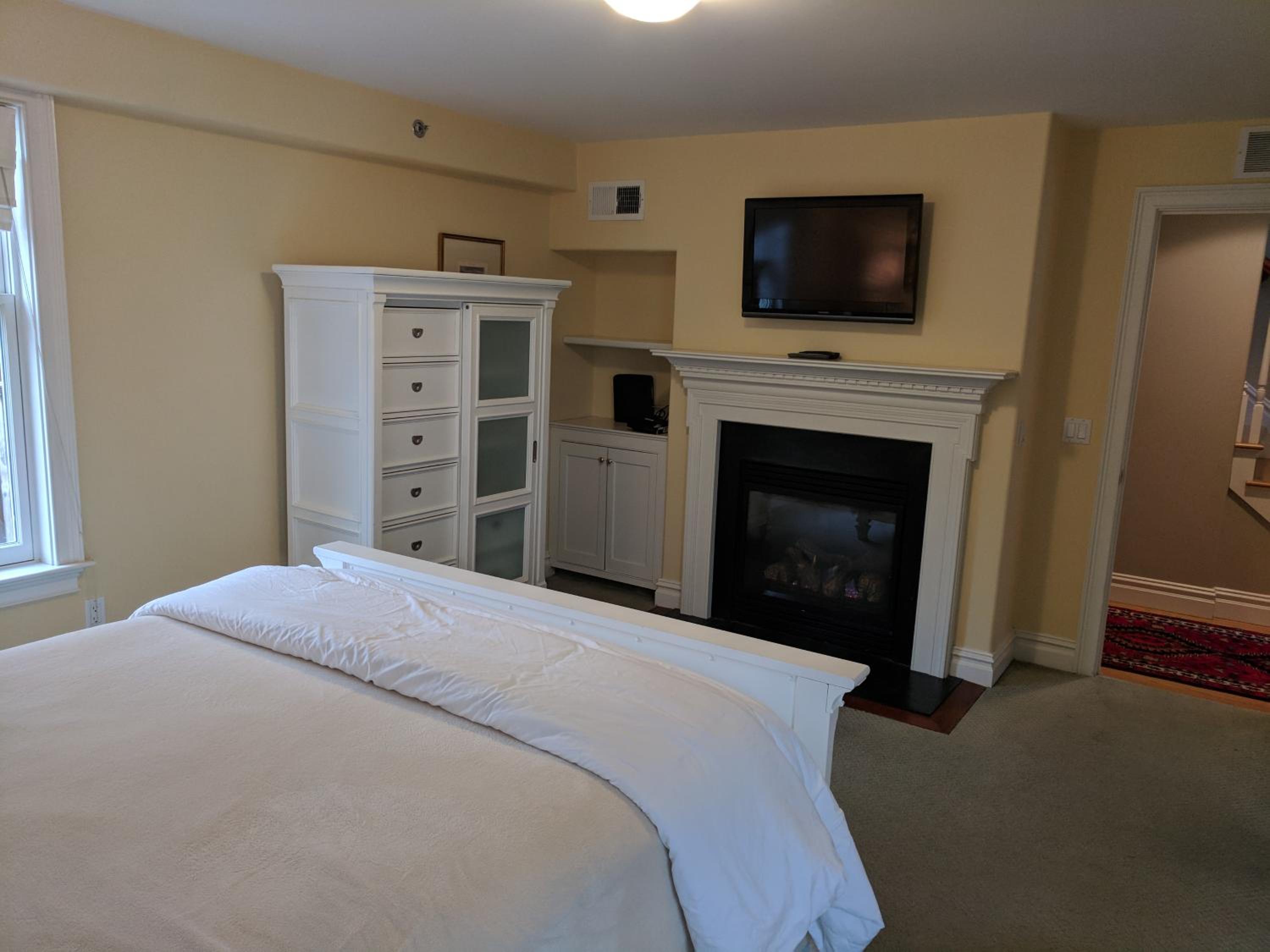 Three-Bedroom Apartment photo 2
