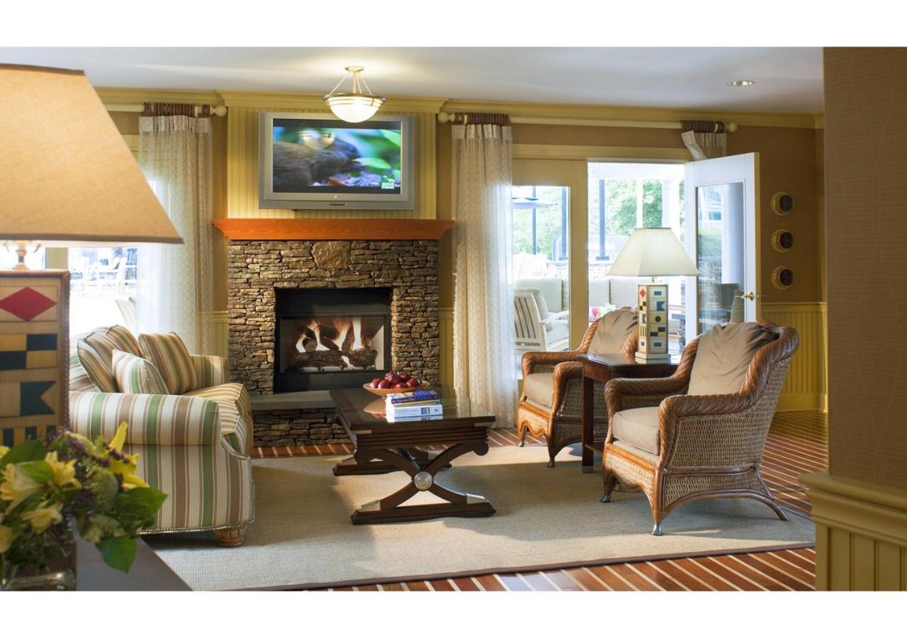 Double Room with Pool View - Photo 6