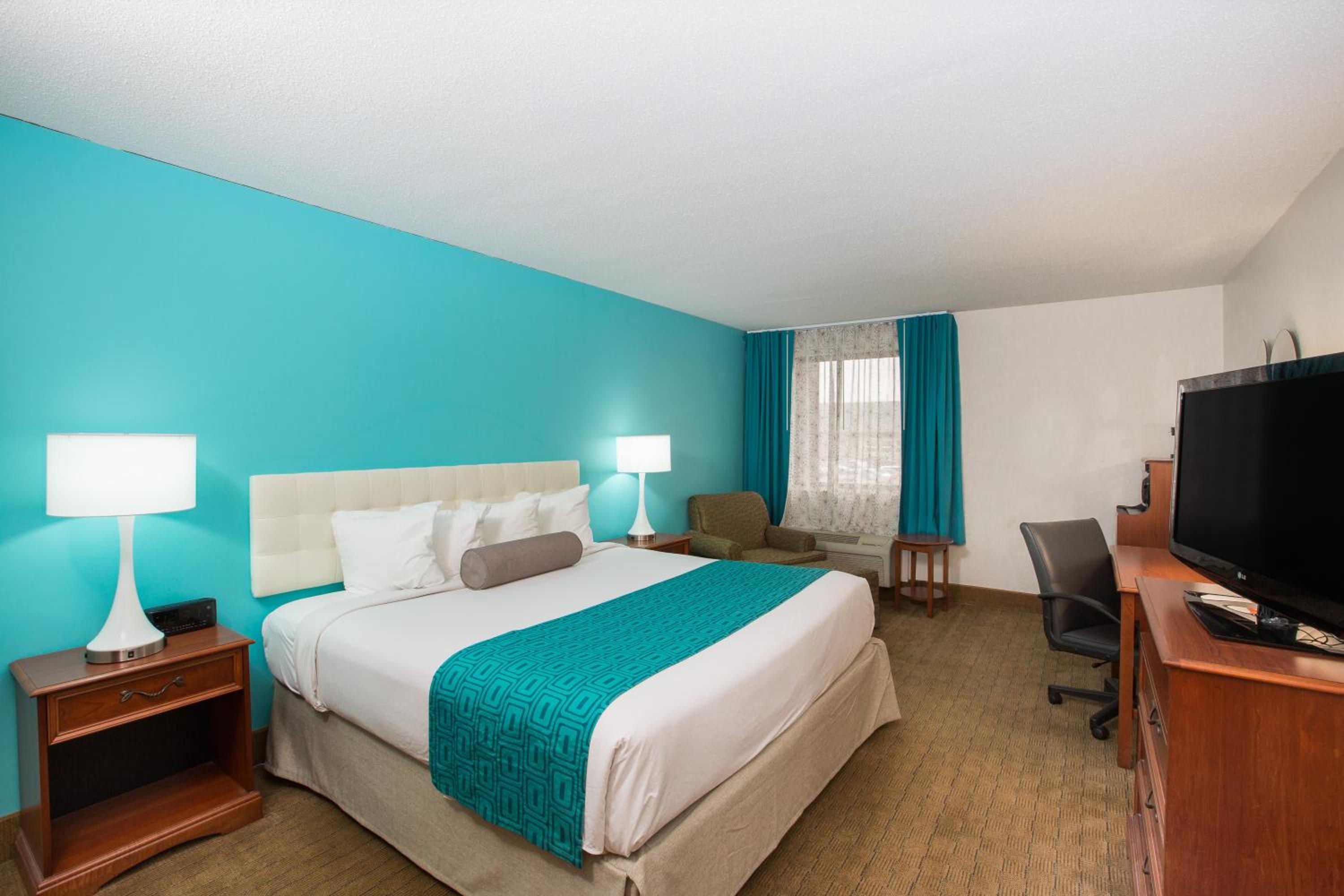 King Room - Non-Smoking - Photo 3