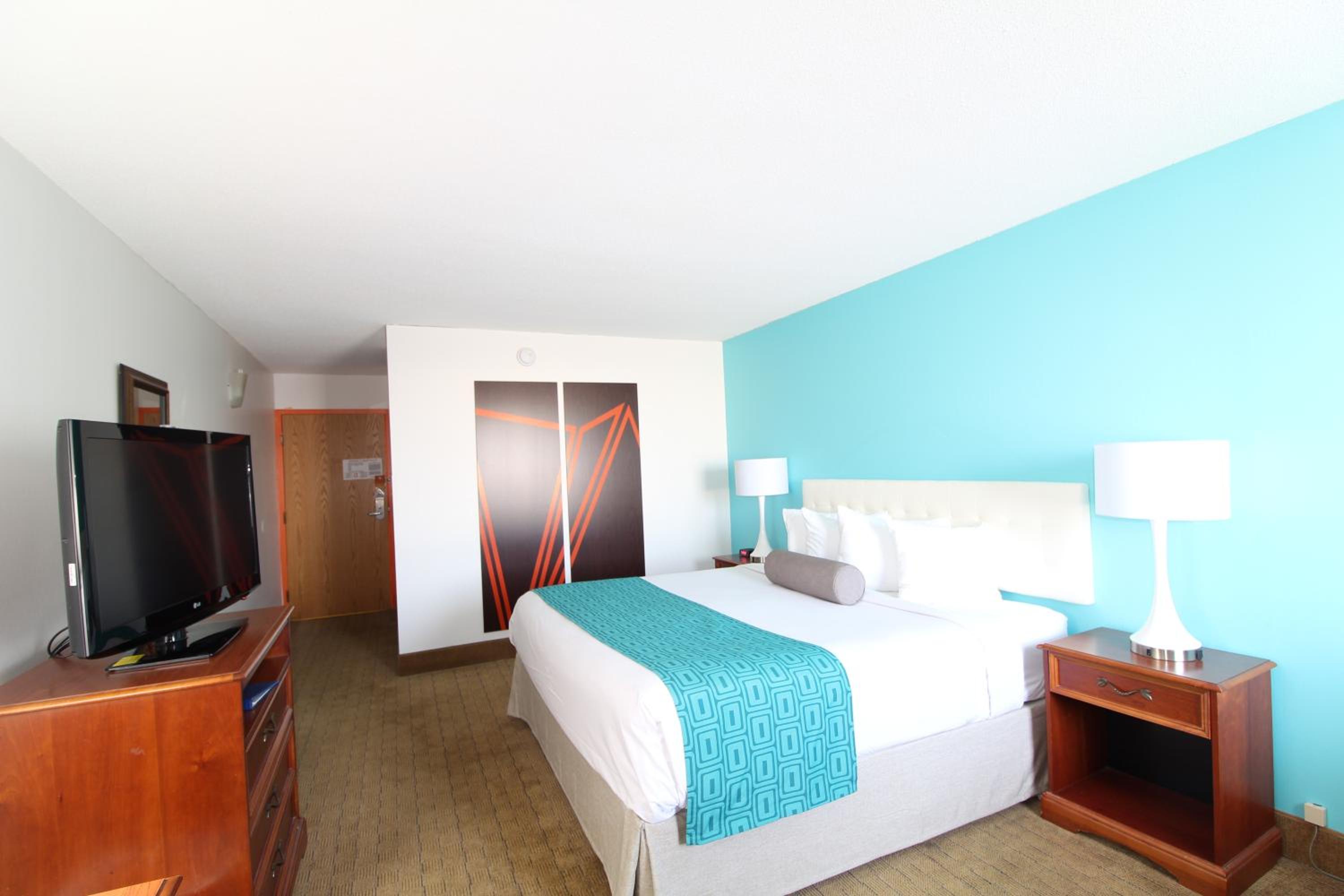 King Room - Non-Smoking - Photo 4