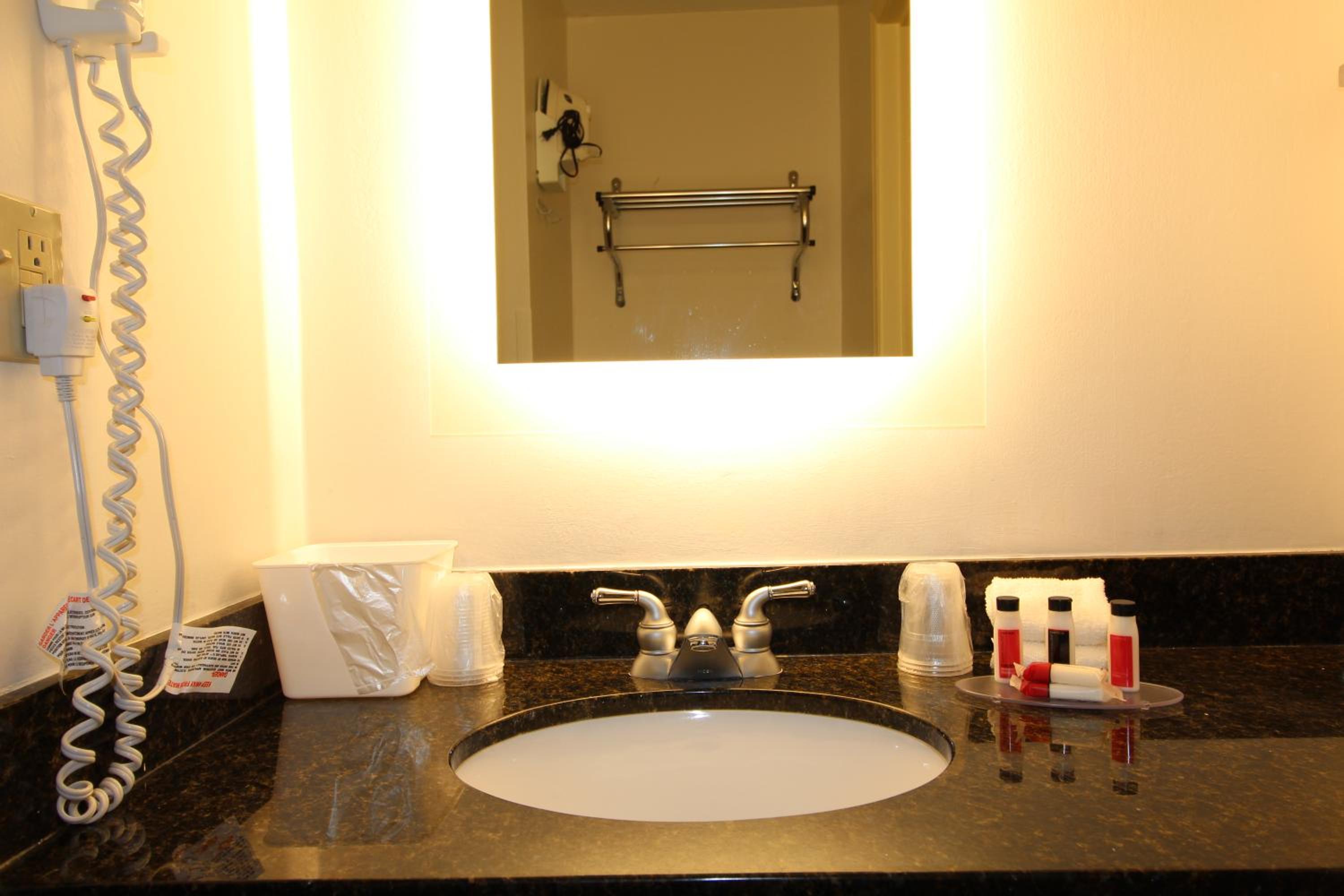 King Room - Non-Smoking - Photo 2