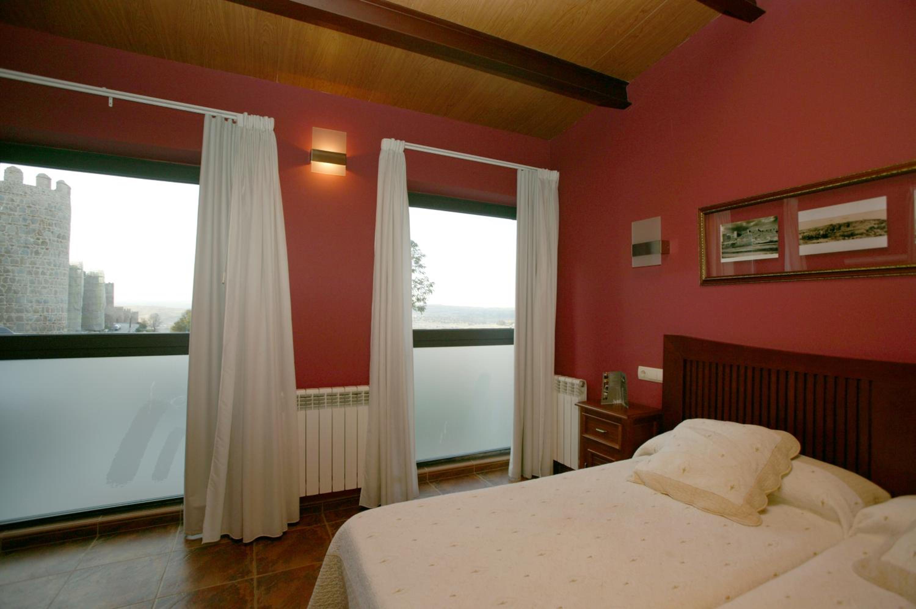 Double or Twin Room - Photo 8