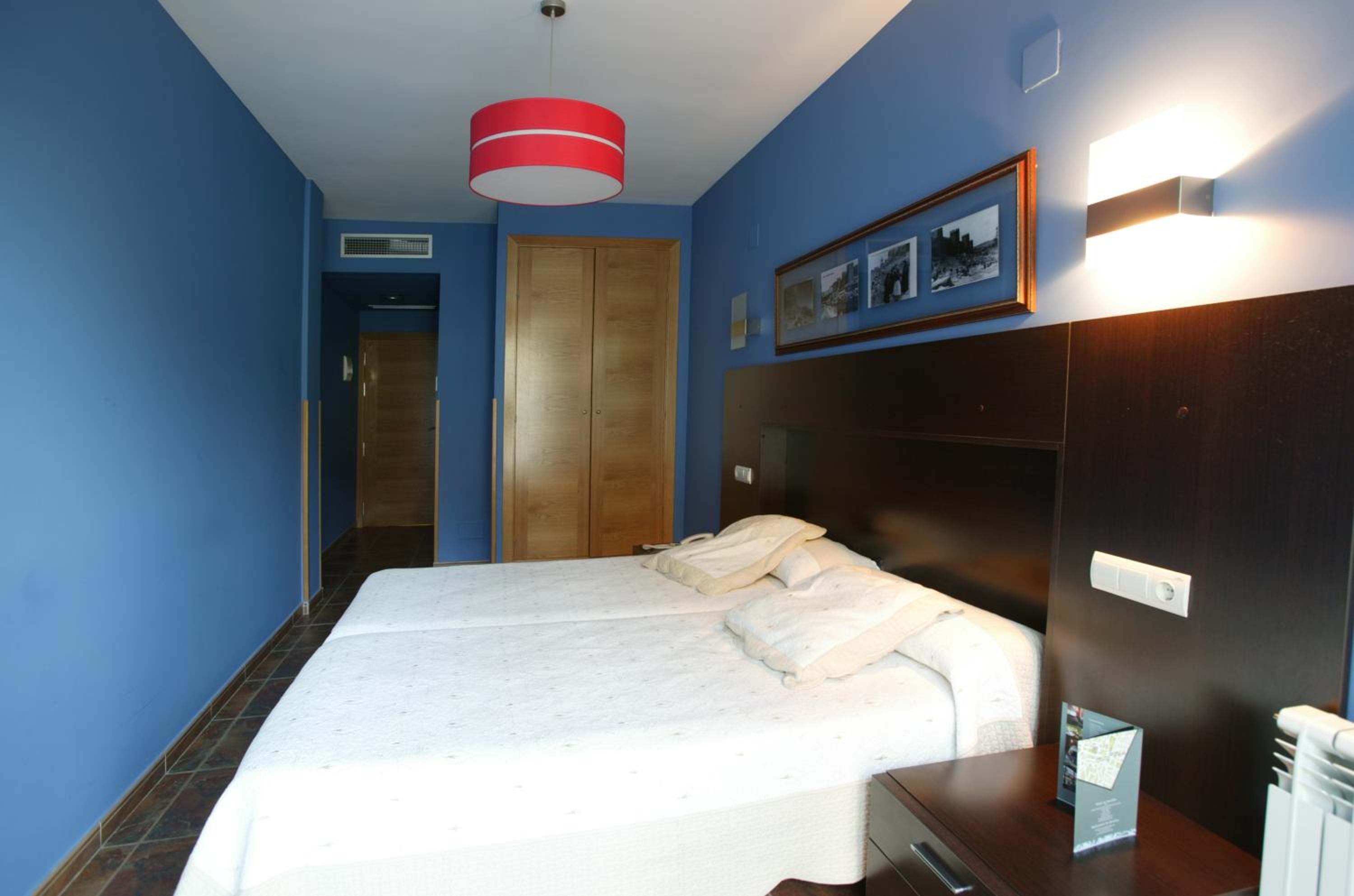 Double or Twin Room - Photo 5
